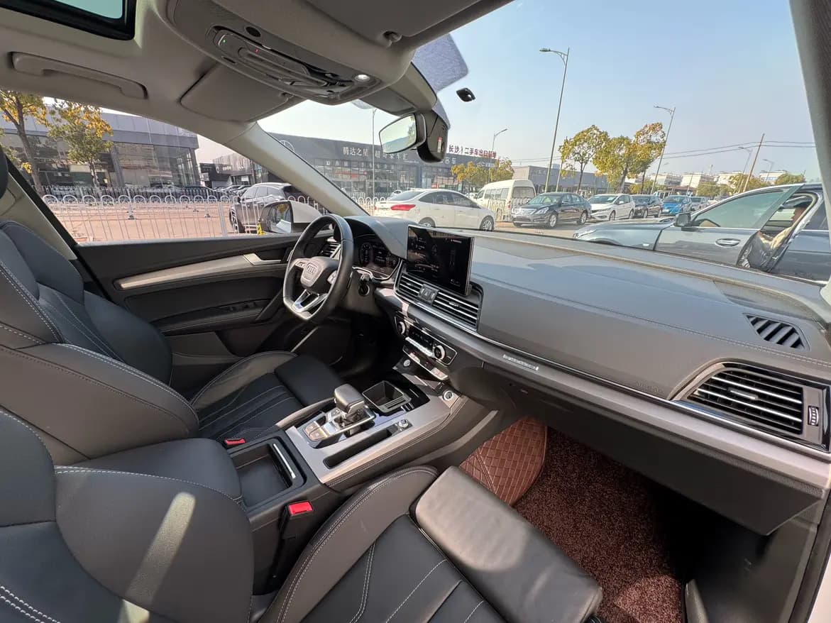 Audi Q5L 2023 г. 59013 км. — фото 30
