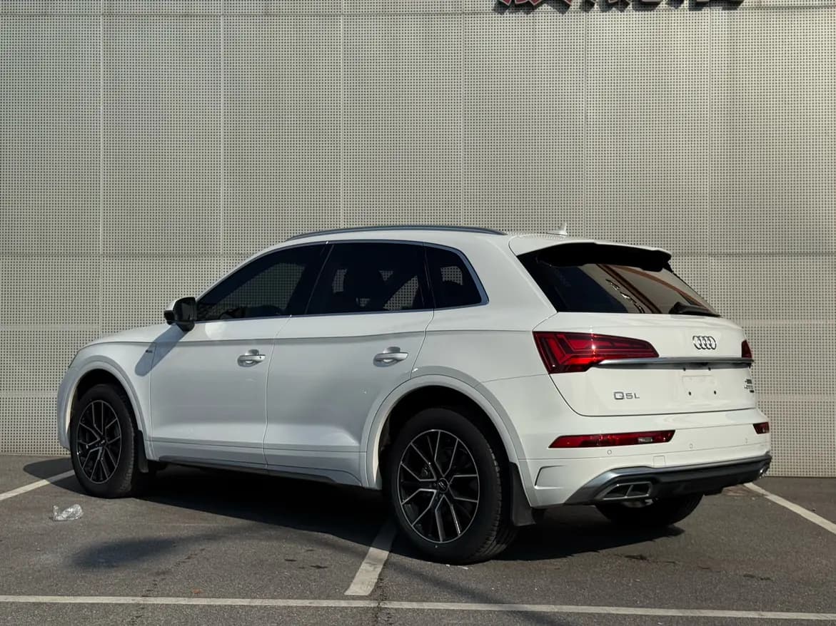 Audi Q5L 2023 г. 59013 км. — фото 4