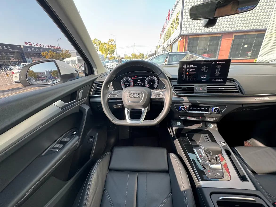 Audi Q5L 2023 г. 59013 км. — фото 32
