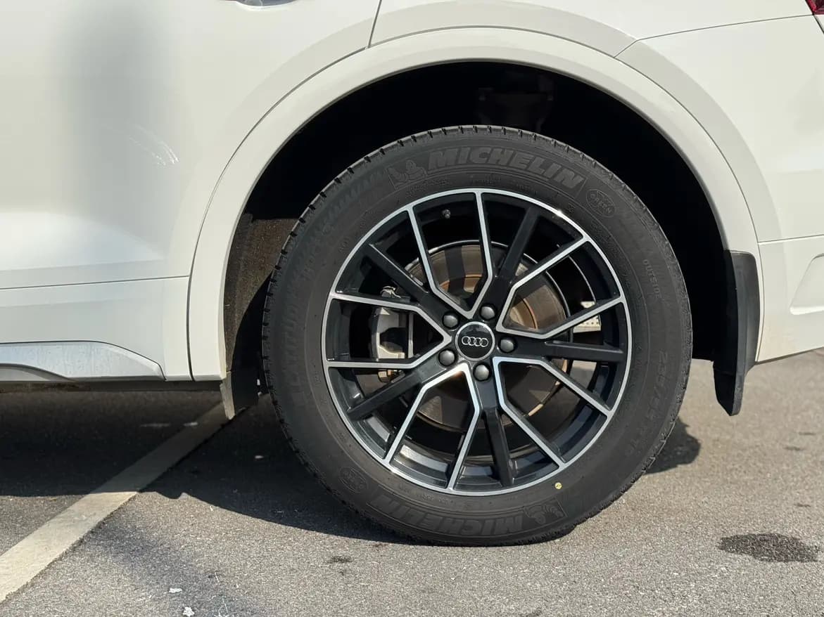 Audi Q5L 2023 г. 59013 км. — фото 6