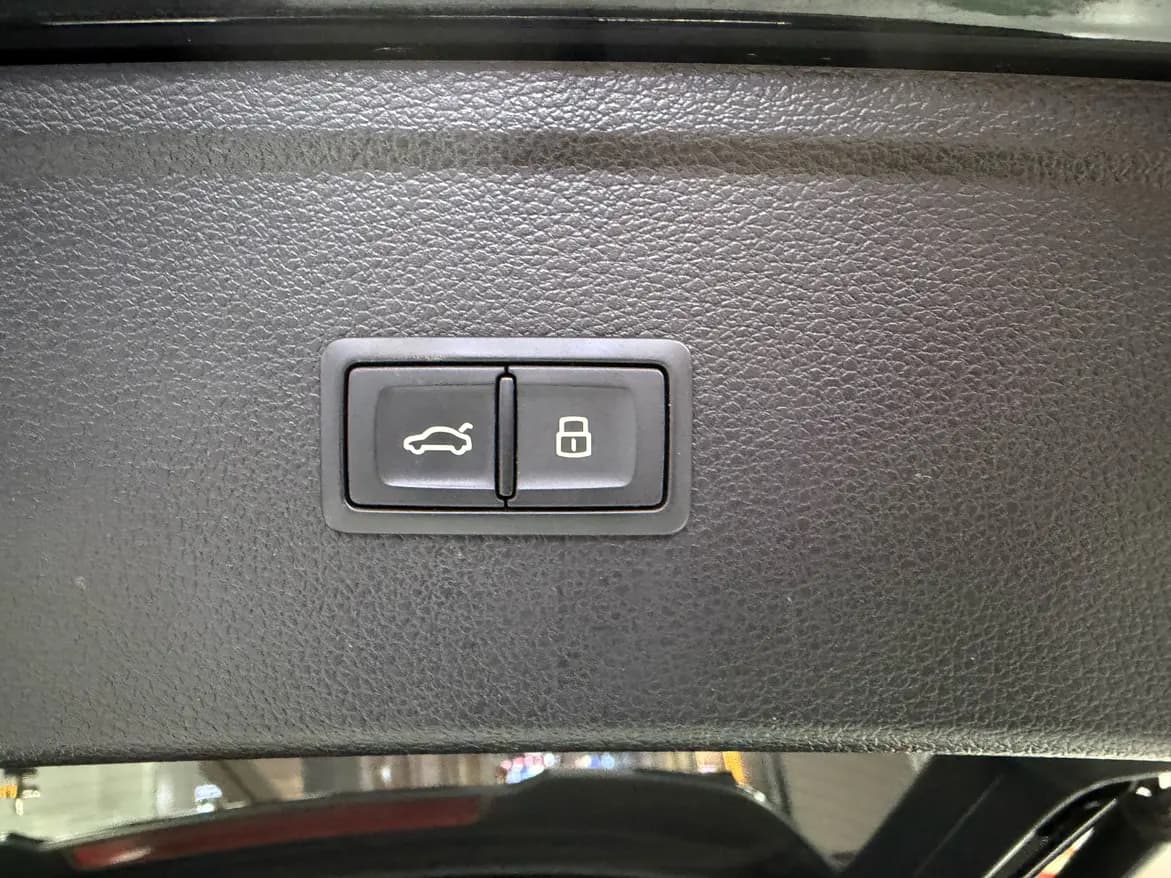 Audi Q5L 2023 г. 67063 км. — фото 10