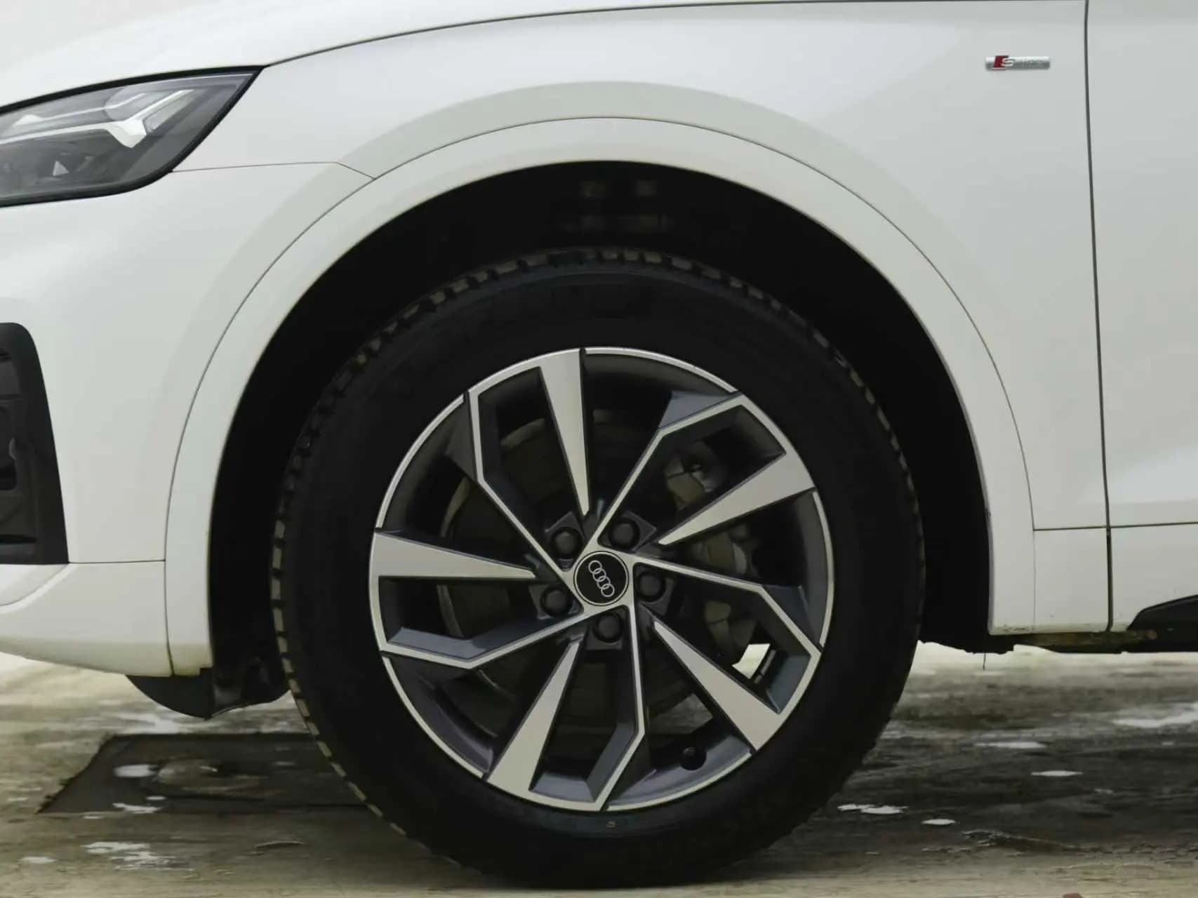 Audi Q5L 2024 г. 51010 км. — фото 5
