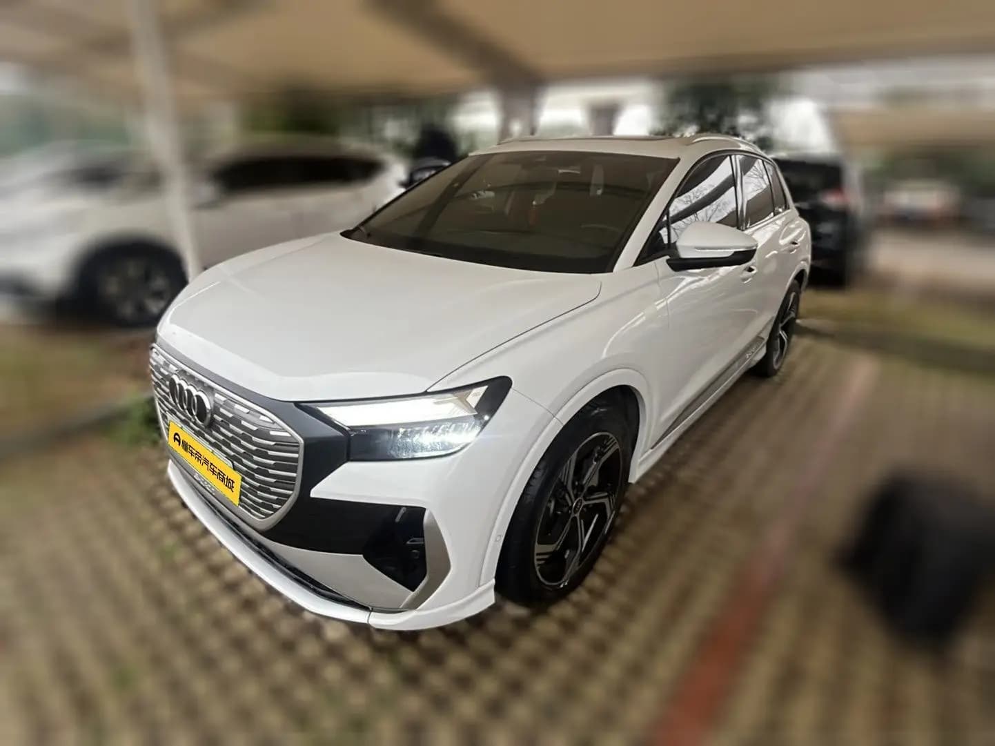 Audi Q4 e-tron 2023 г. 27784 км.
