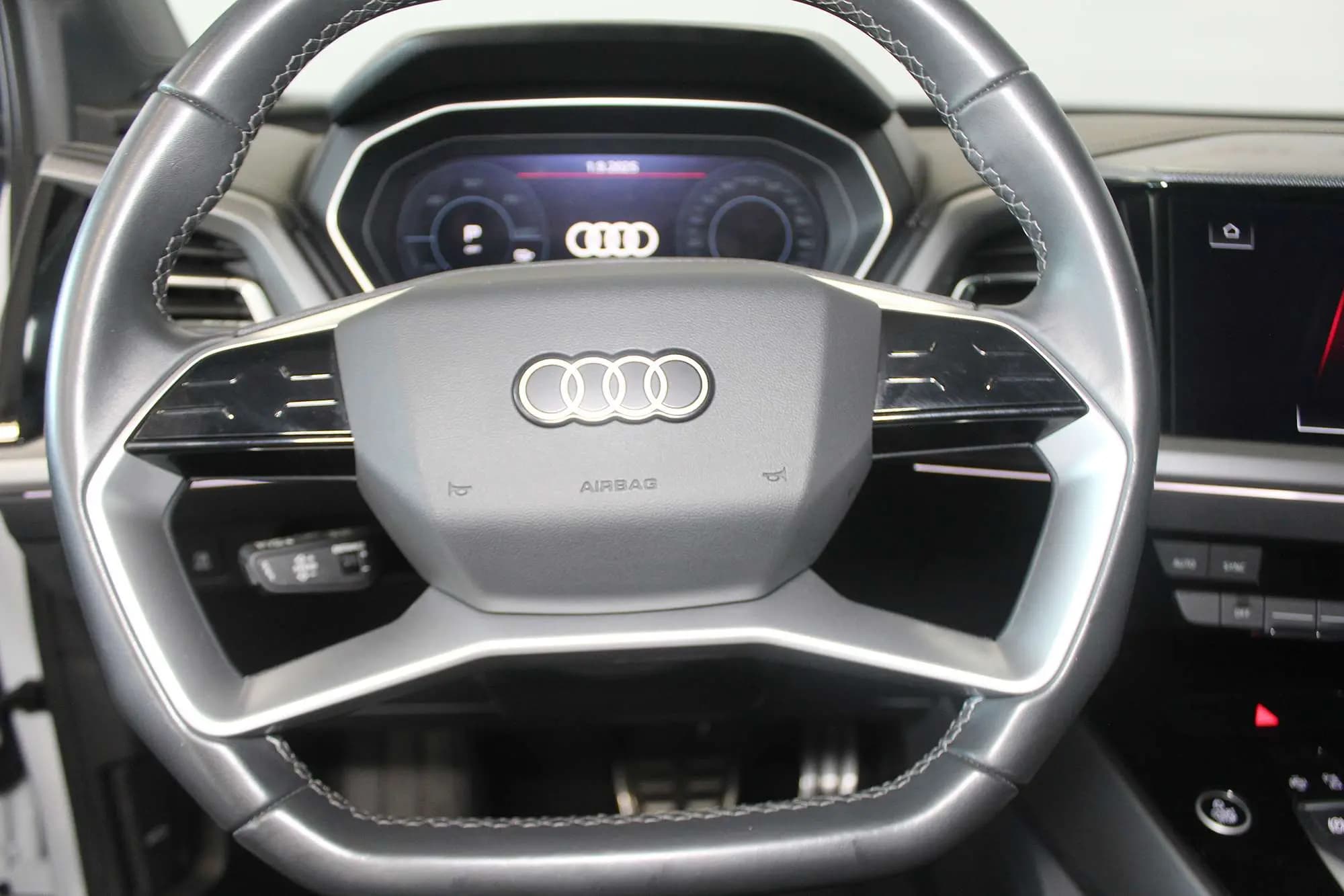 Audi Q4 e-tron 2024 г. 11570 км. — фото 9