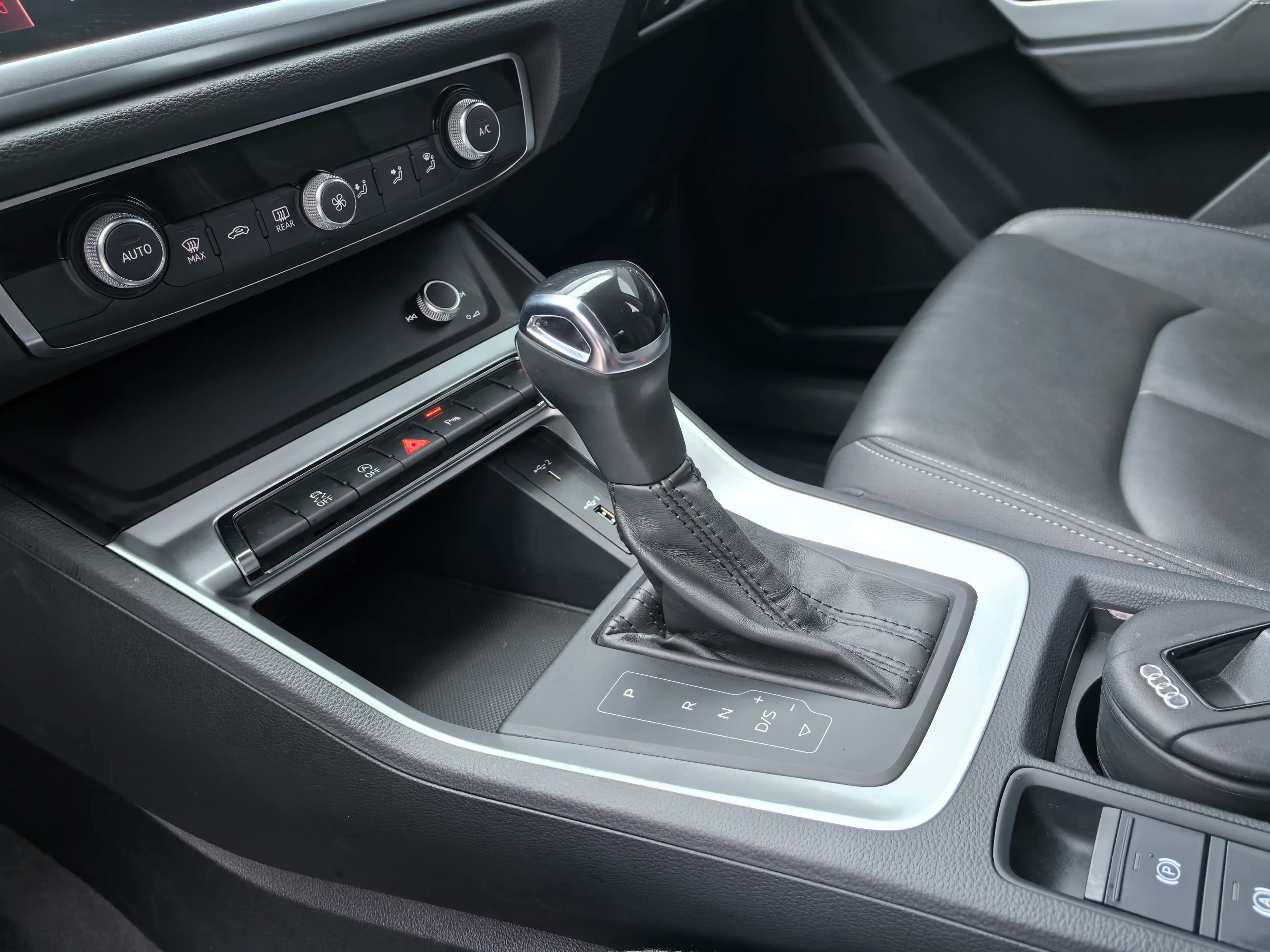 Audi Q3 2021 г. 64108 км. — фото 11