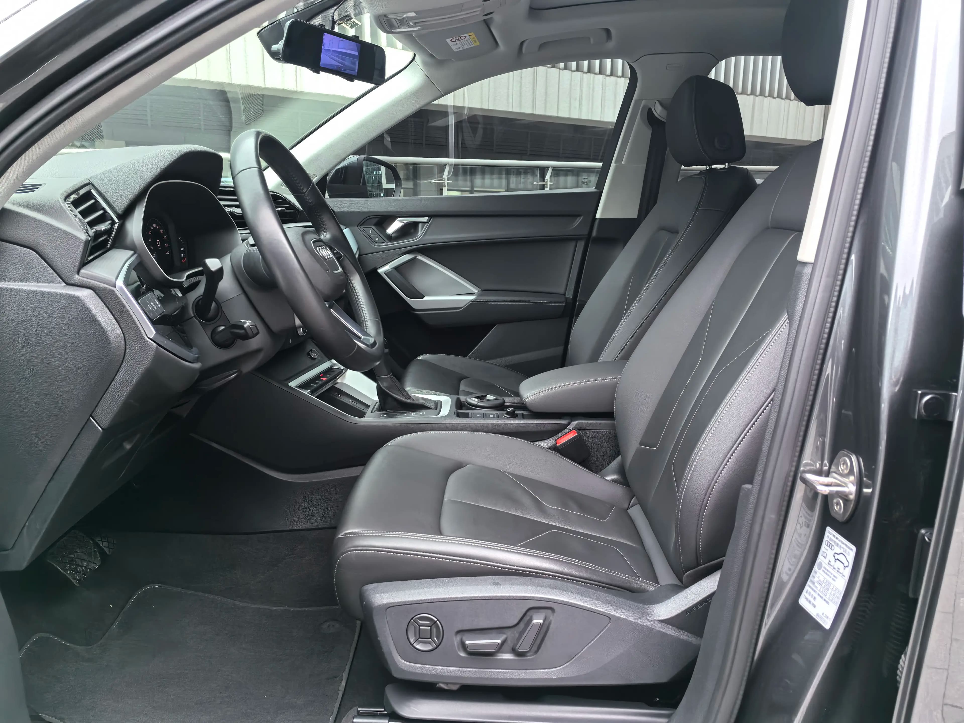 Audi Q3 2021 г. 64108 км. — фото 12