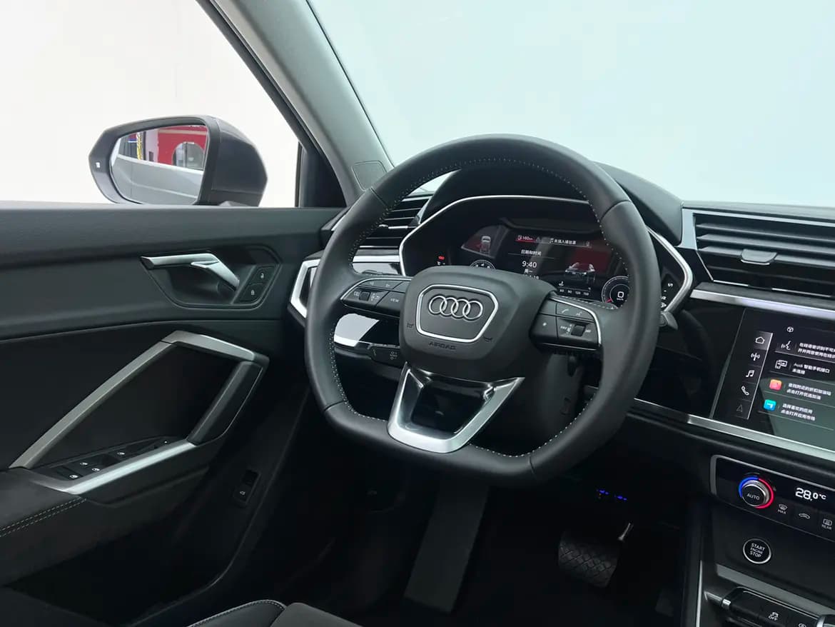 Audi Q3 2022 г. 39101 км. — фото 13