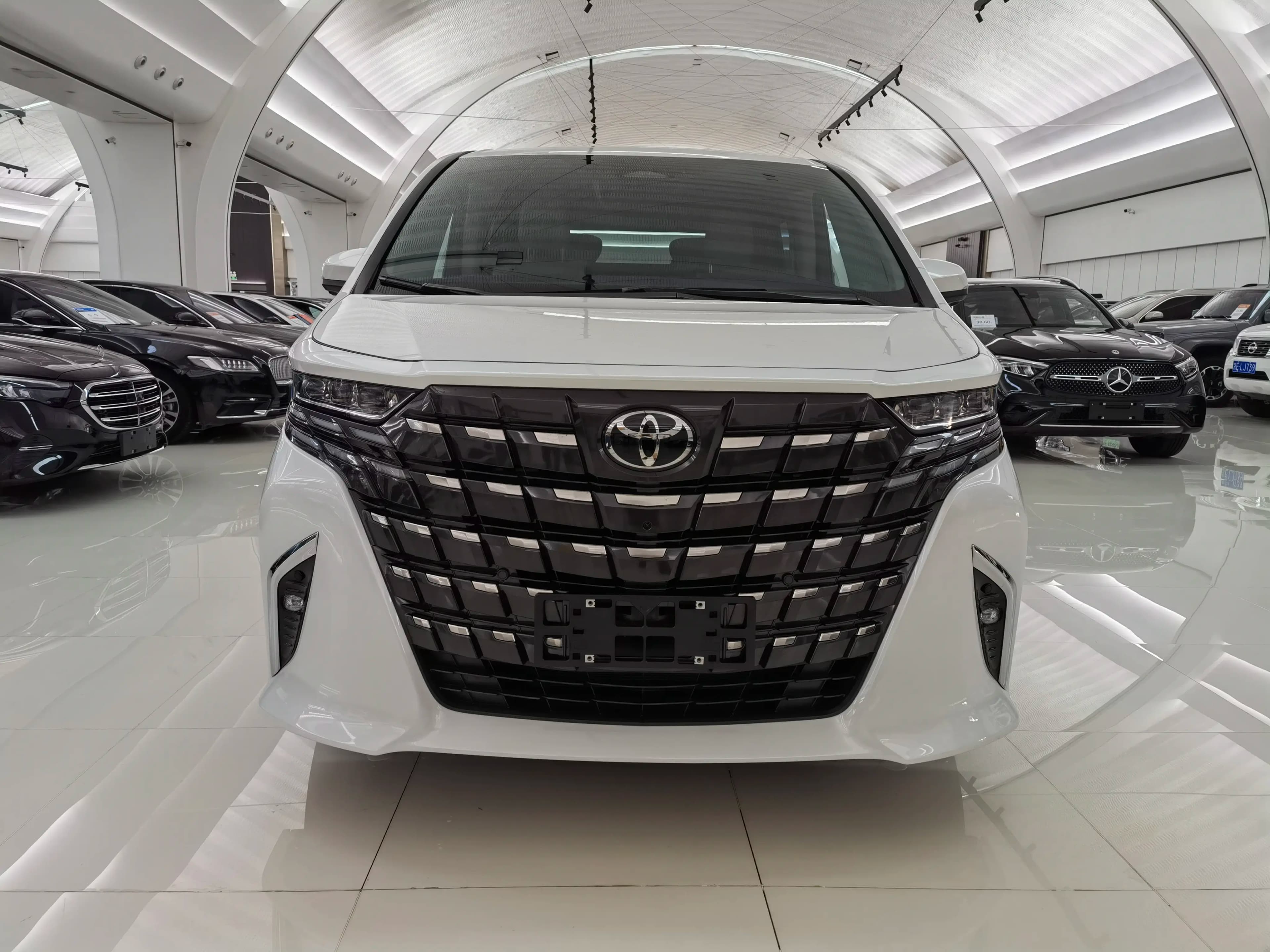 Toyota Alphard 2025 г. 21234 км. — фото 2