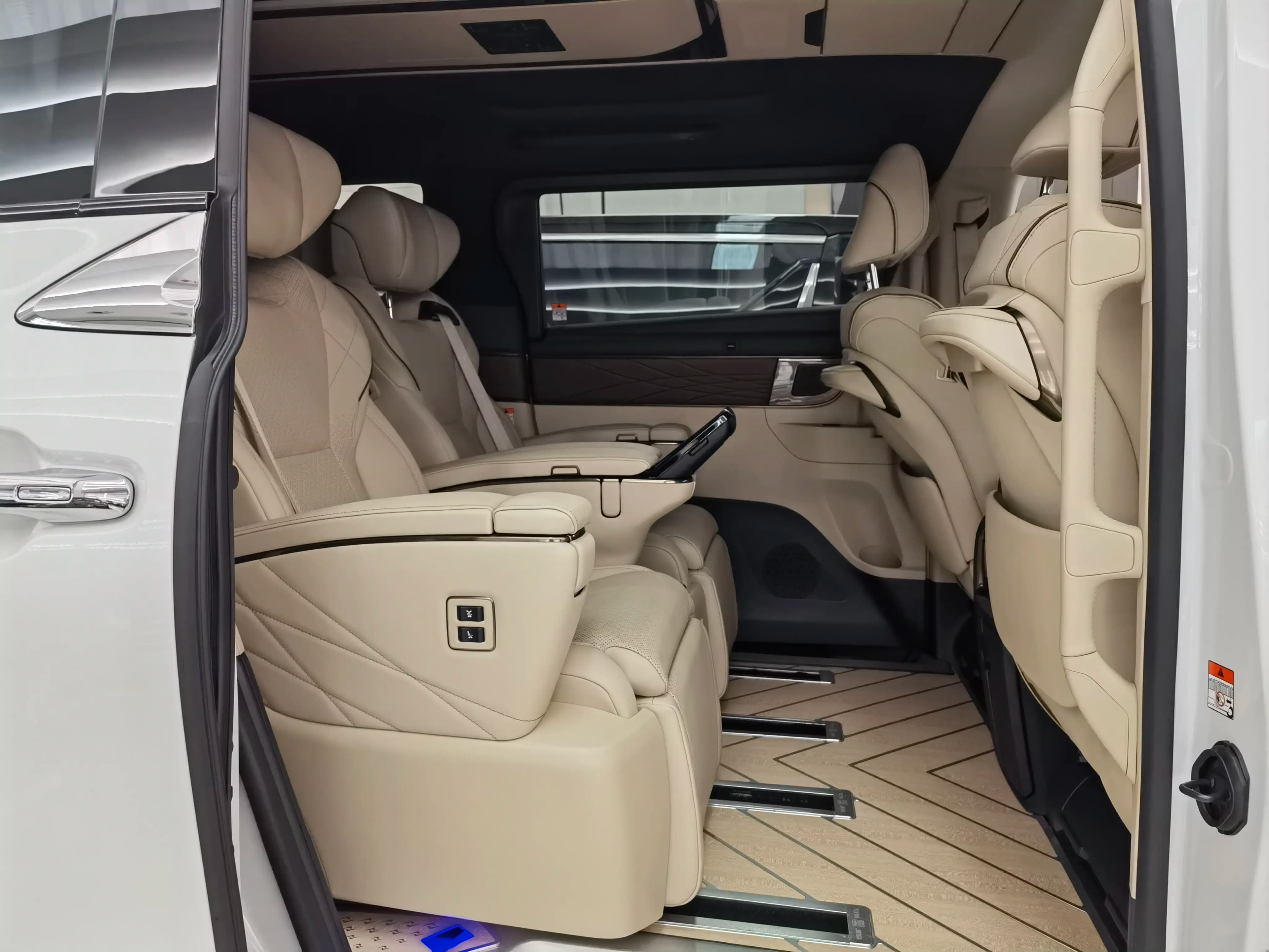 Toyota Alphard 2025 г. 21234 км. — фото 17