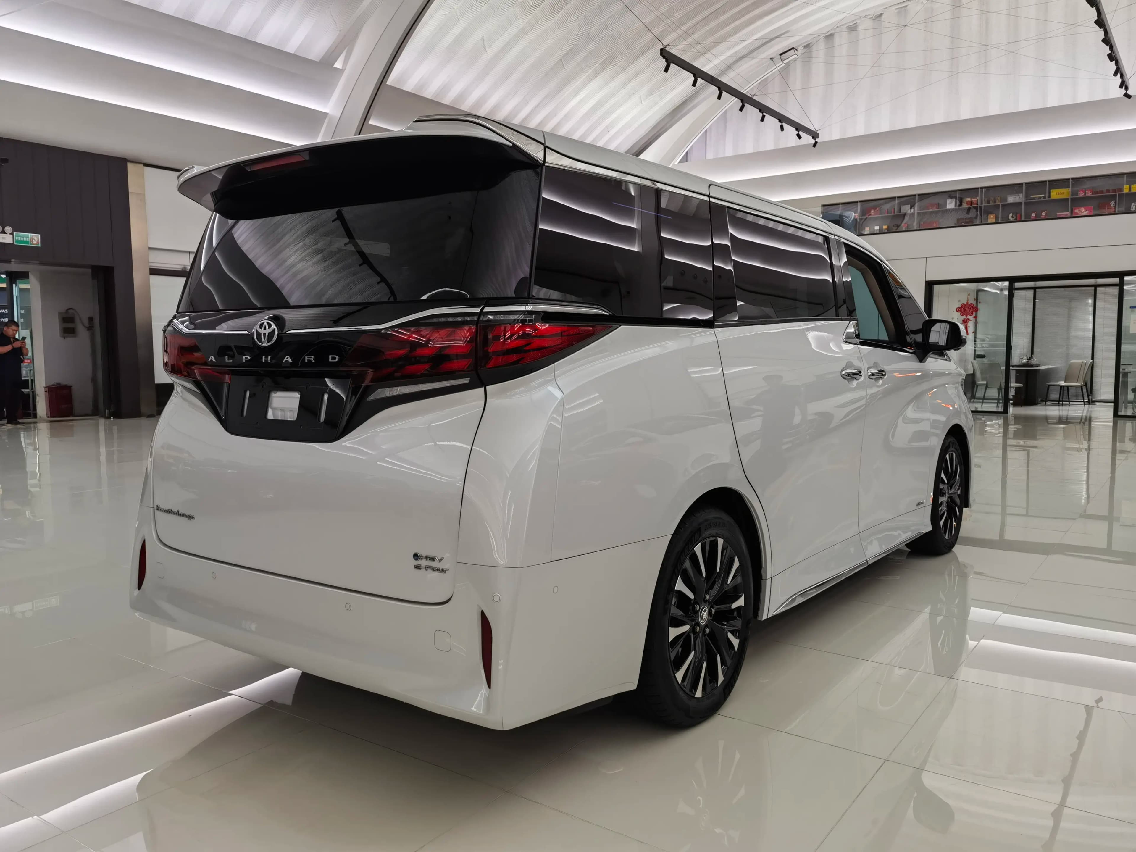 Toyota Alphard 2025 г. 21234 км. — фото 4