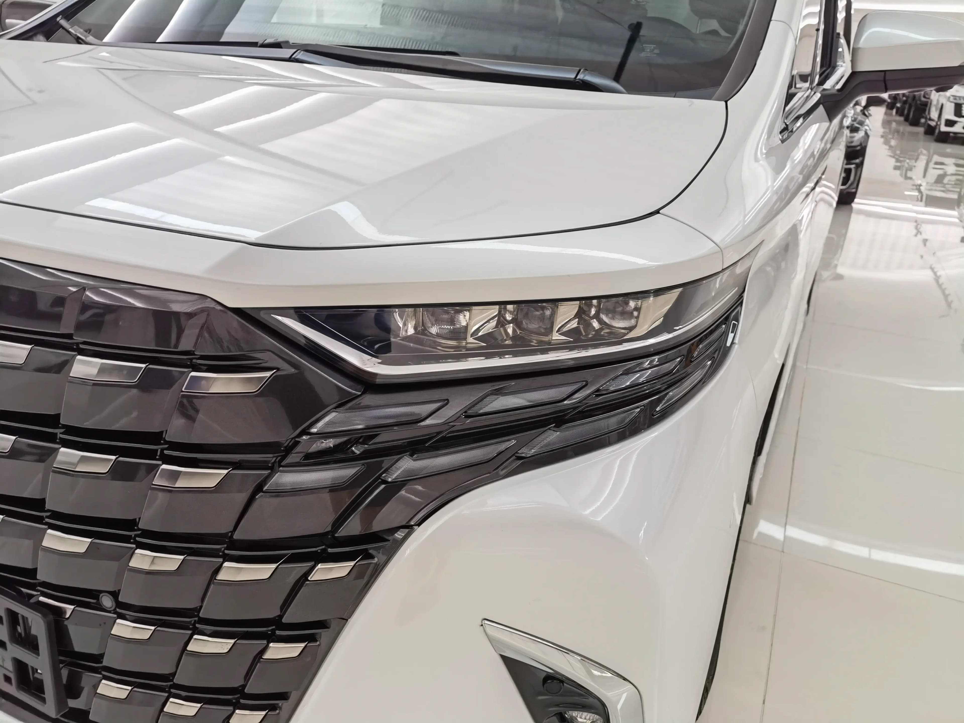 Toyota Alphard 2025 г. 21234 км. — фото 5