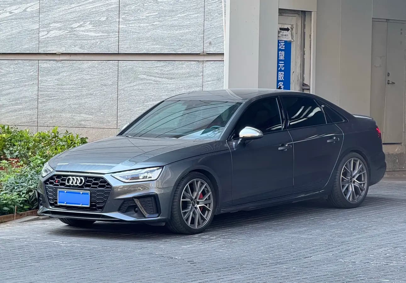 Audi S4 2024 г. 12073 км.