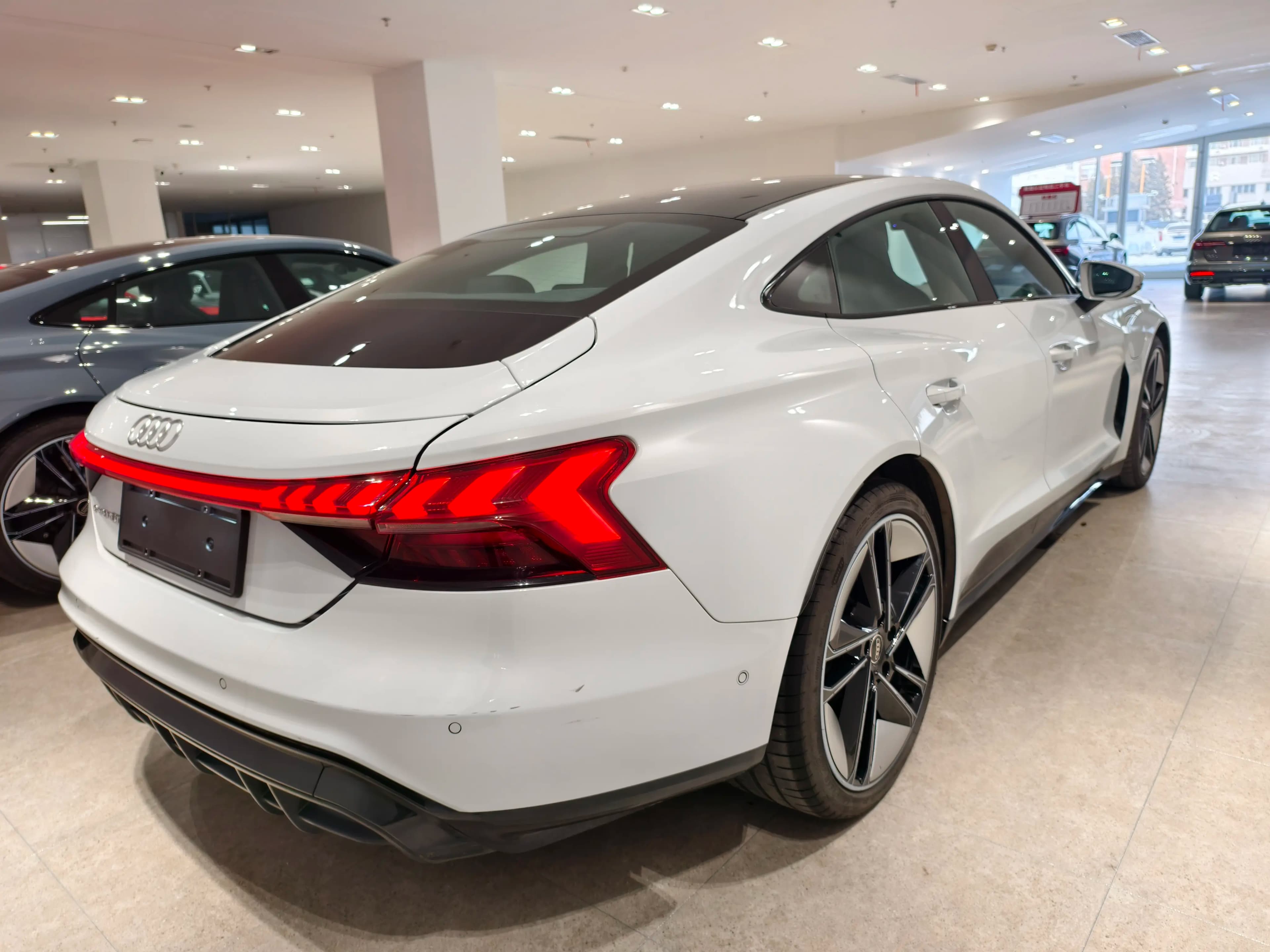 Audi e-tron GT 2024 г. 12522 км. — фото 3