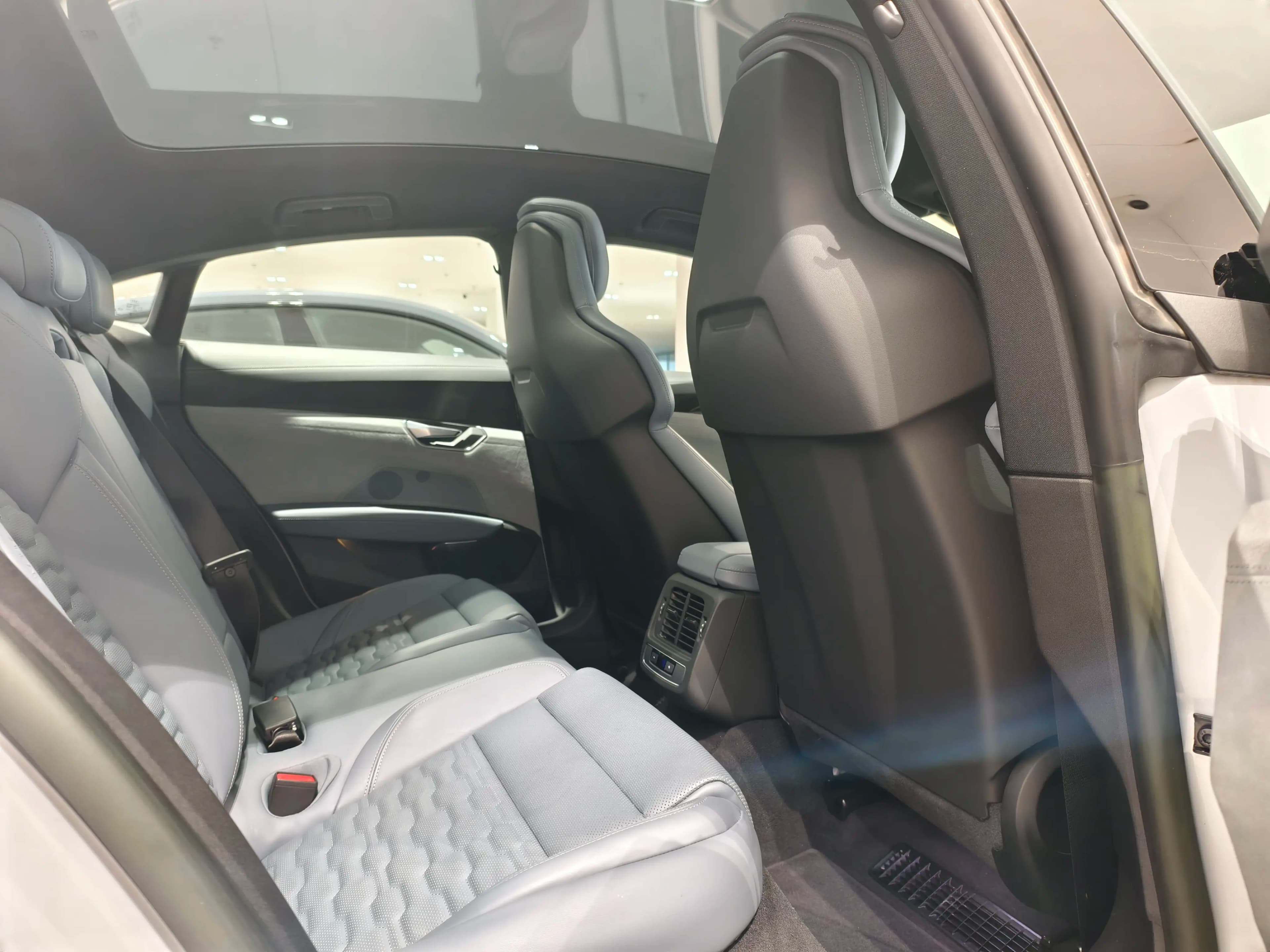 Audi e-tron GT 2024 г. 12522 км. — фото 10