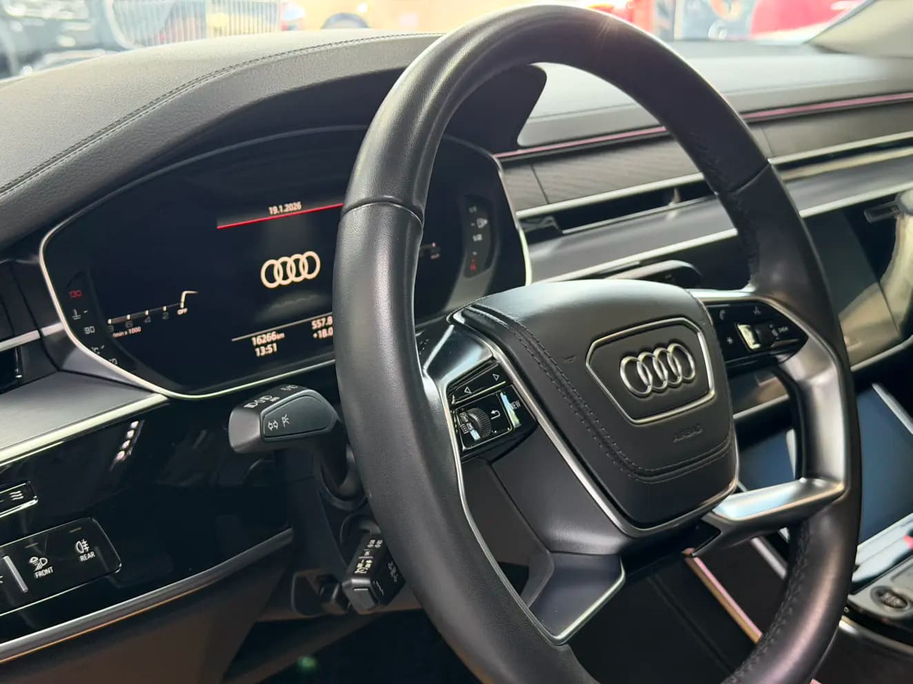 Audi A8 2024 г. 16046 км. — фото 12
