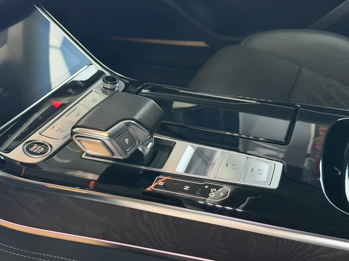 Audi A8 2024 г. 16046 км. — фото 8