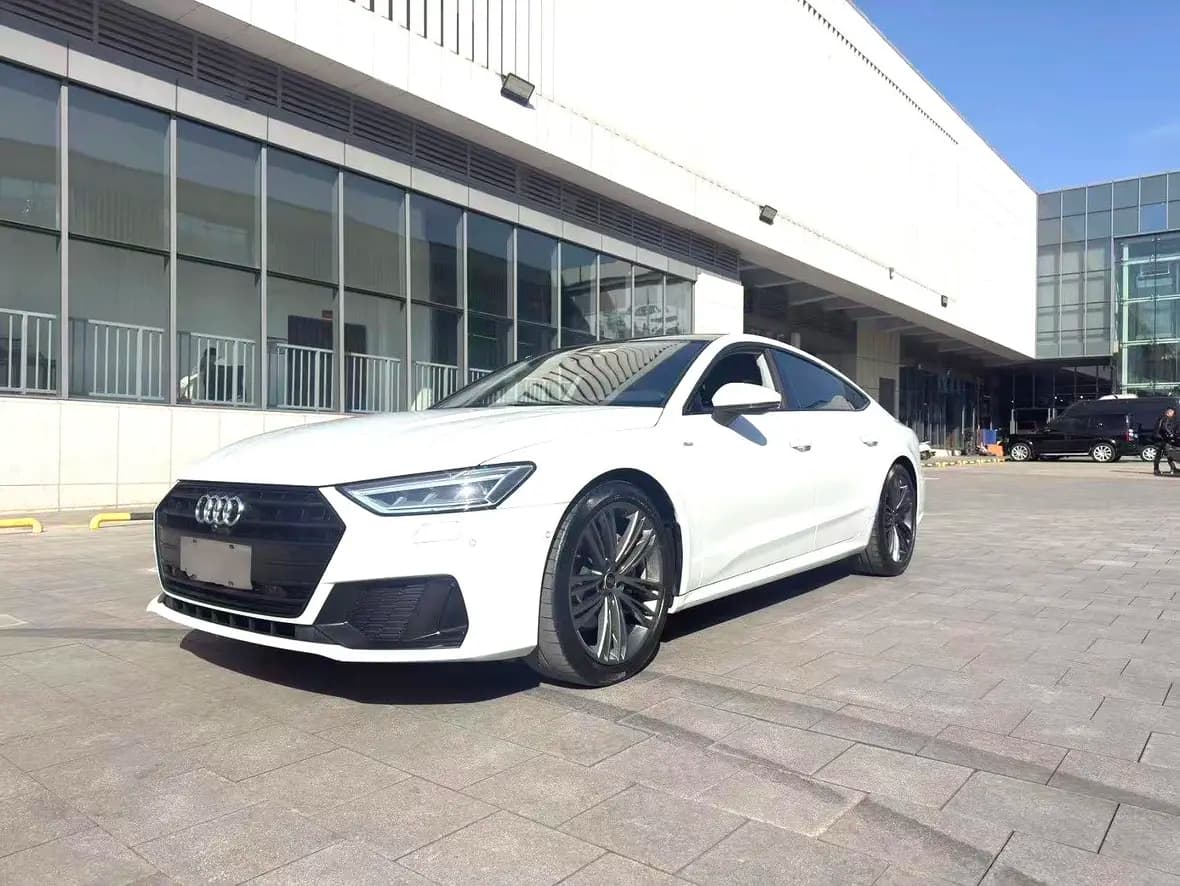Audi A7 2023 г. 34108 км.