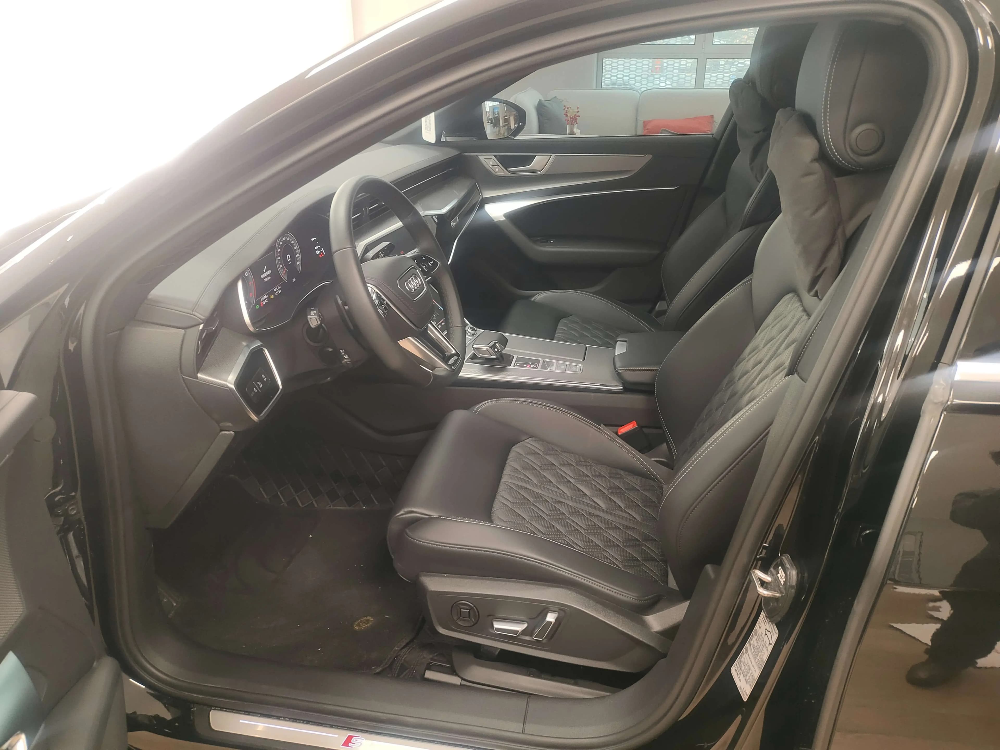 Audi A6L 2025 г. 13000 км. — фото 13