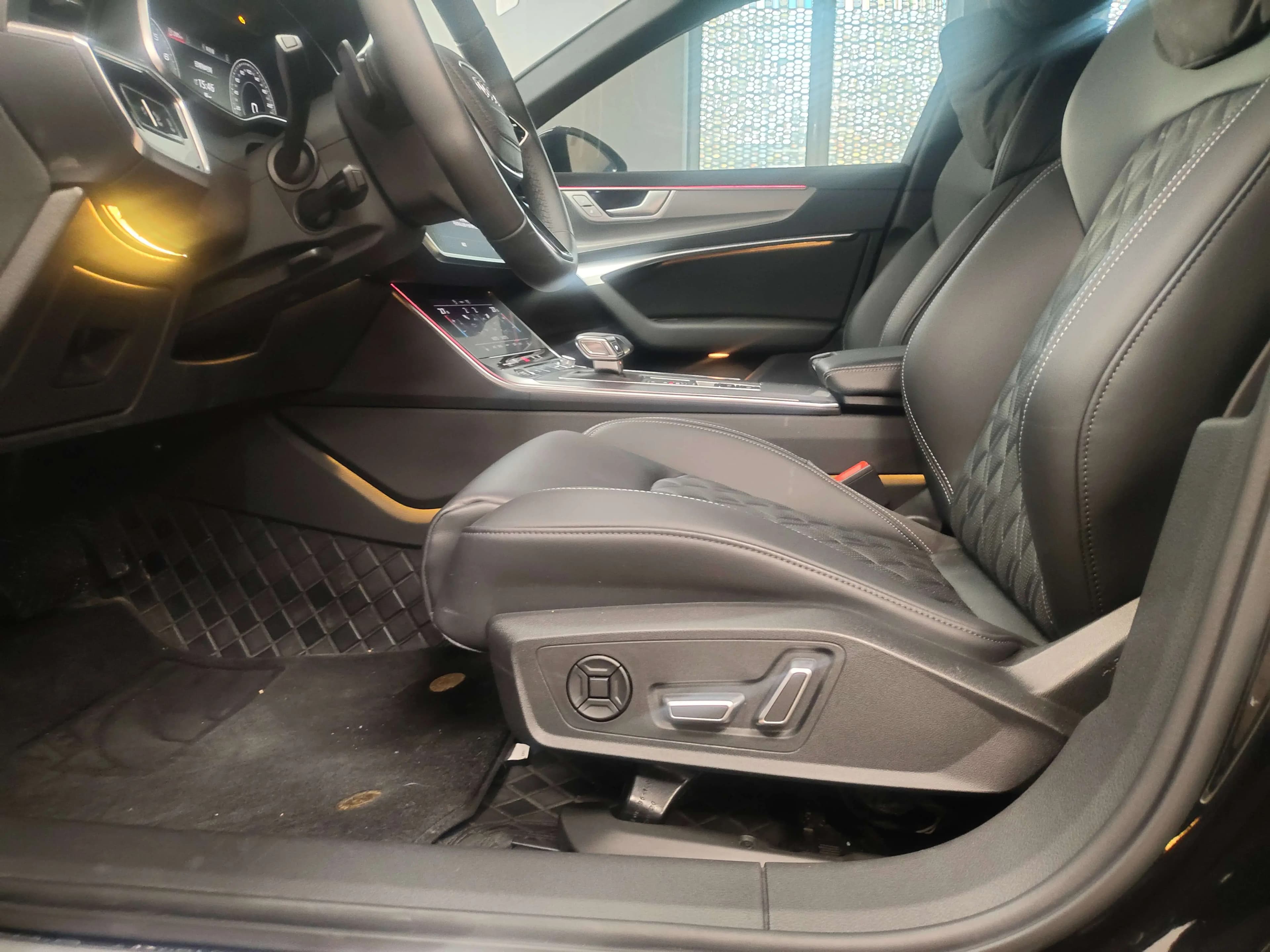 Audi A6L 2025 г. 13000 км. — фото 14