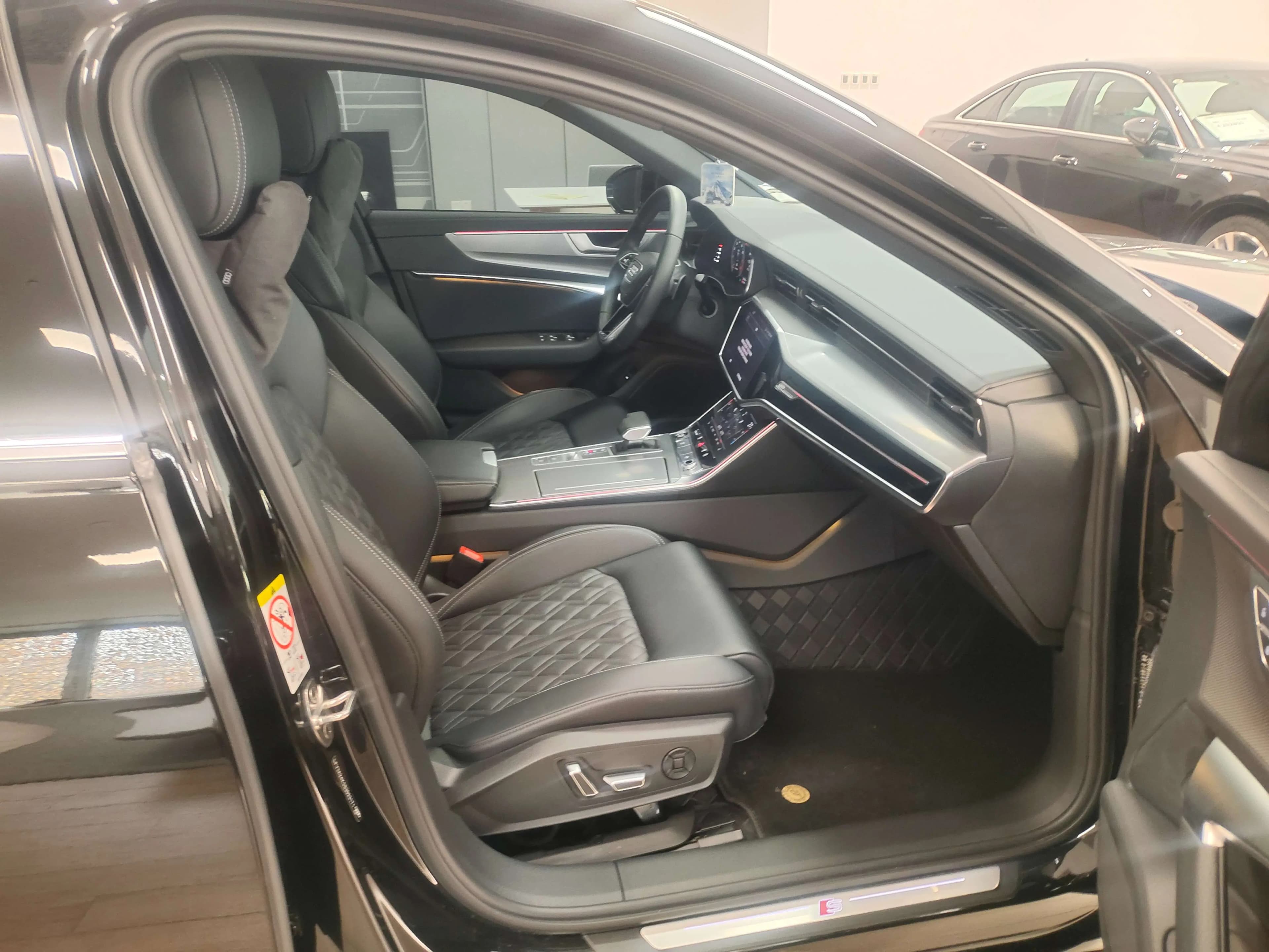 Audi A6L 2025 г. 13000 км. — фото 15