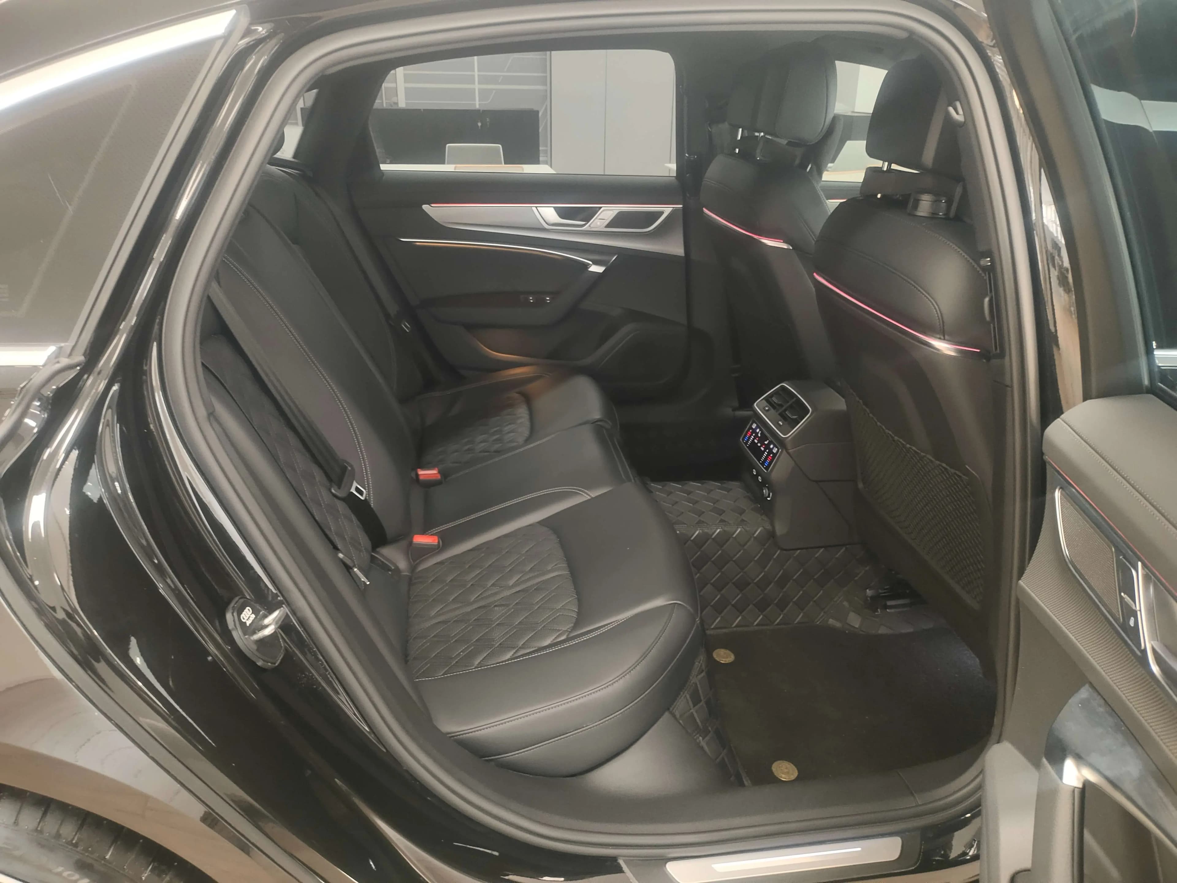 Audi A6L 2025 г. 13000 км. — фото 18