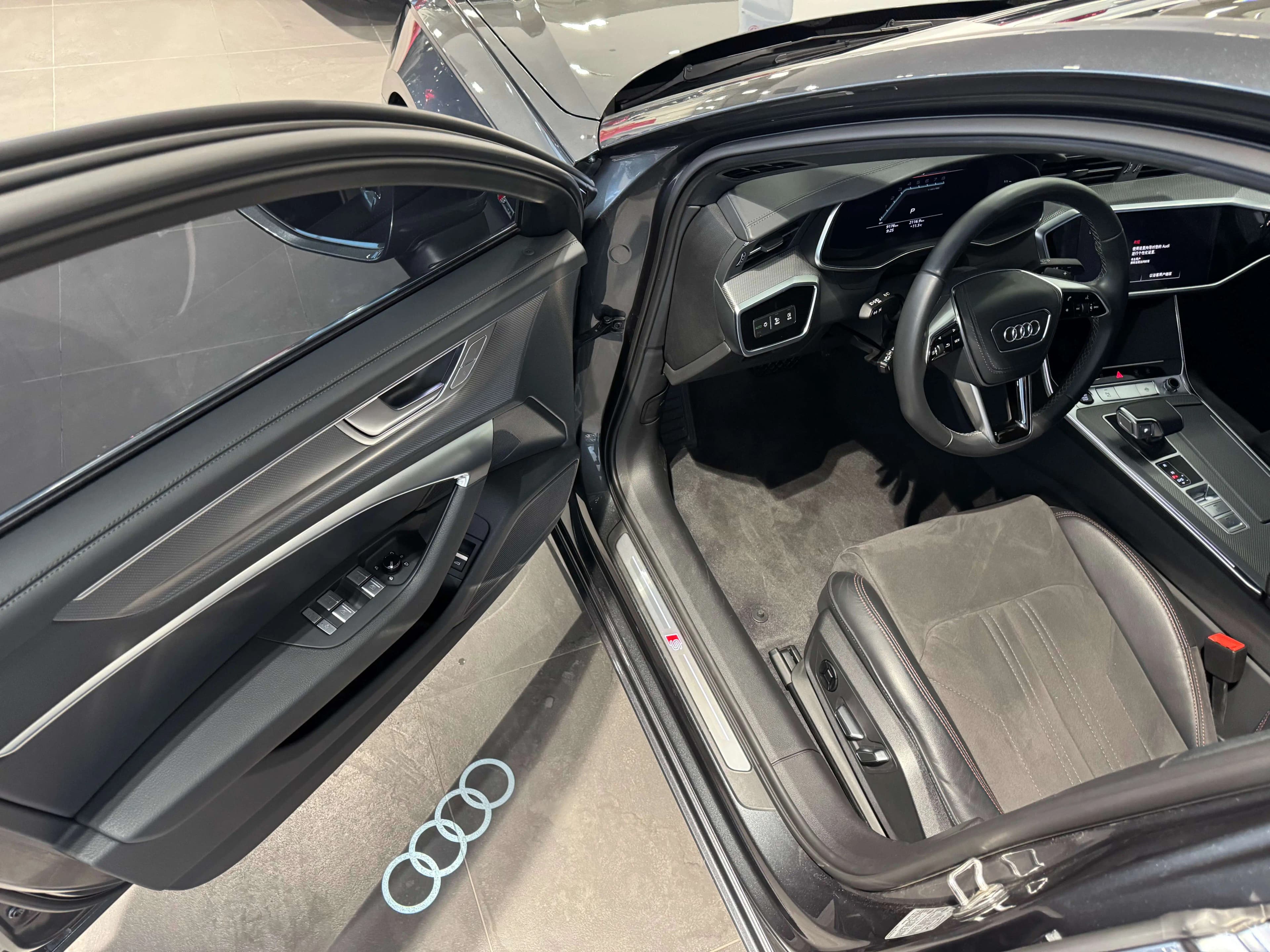 Audi A6L 2025 г. 10000 км. — фото 14