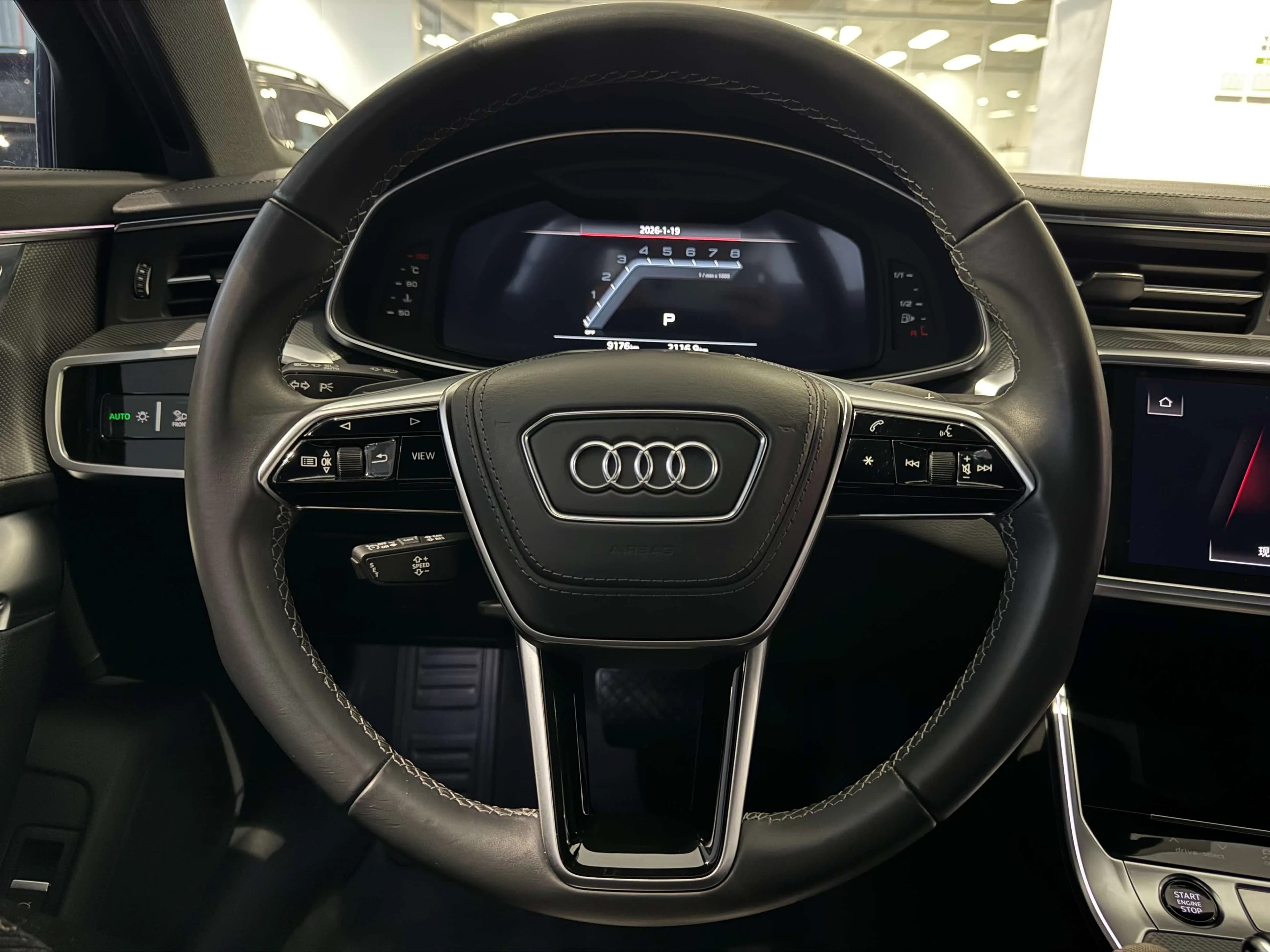 Audi A6L 2025 г. 10000 км. — фото 10