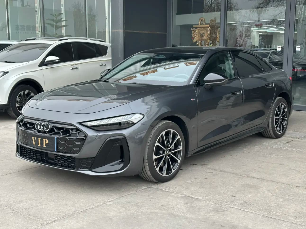 Audi A5L 2025 г. 2039 км.