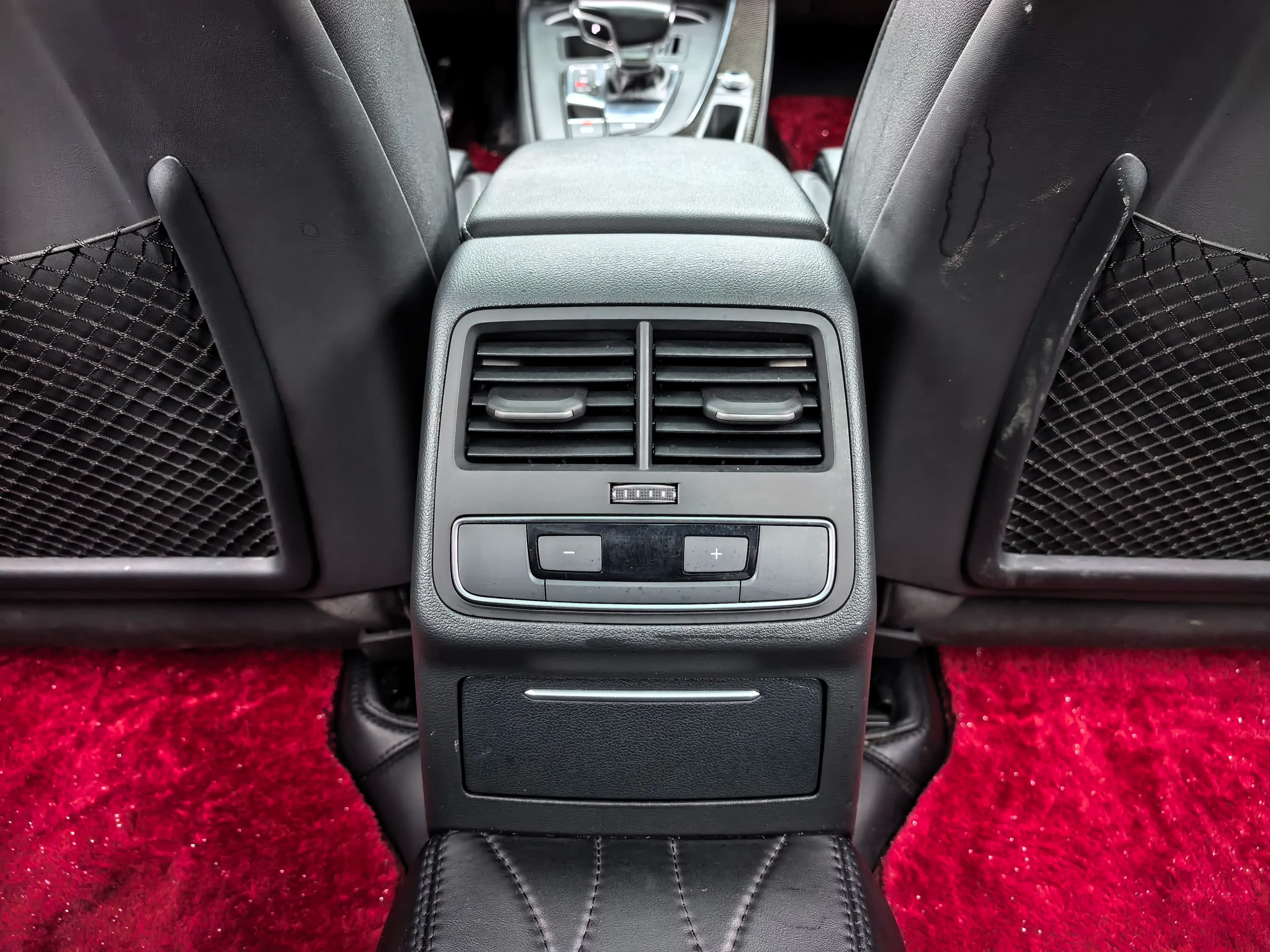 Audi A4L 2022 г. 51936 км. — фото 9