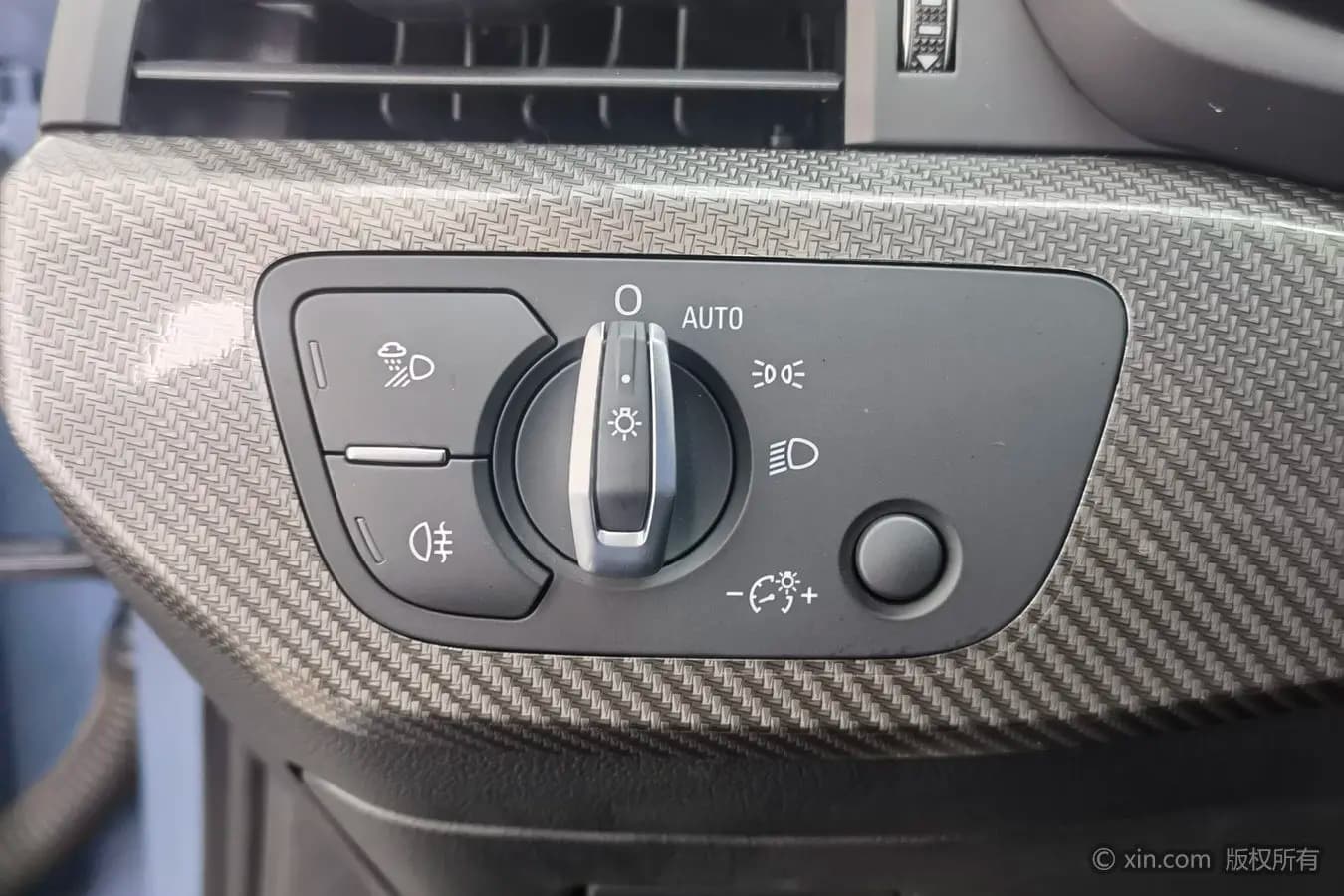 Audi A4L 2022 г. 72139 км. — фото 14