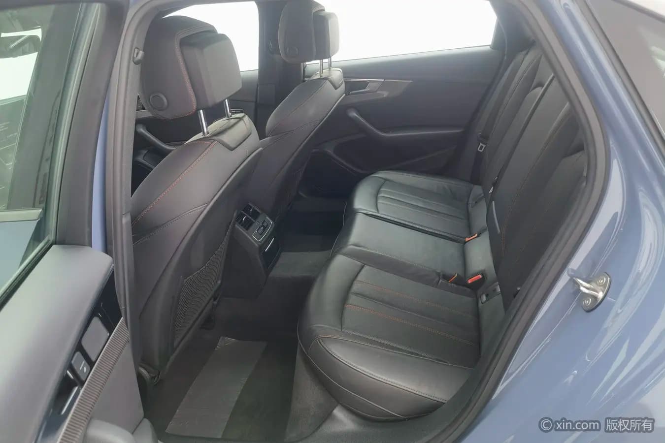 Audi A4L 2022 г. 72139 км. — фото 17