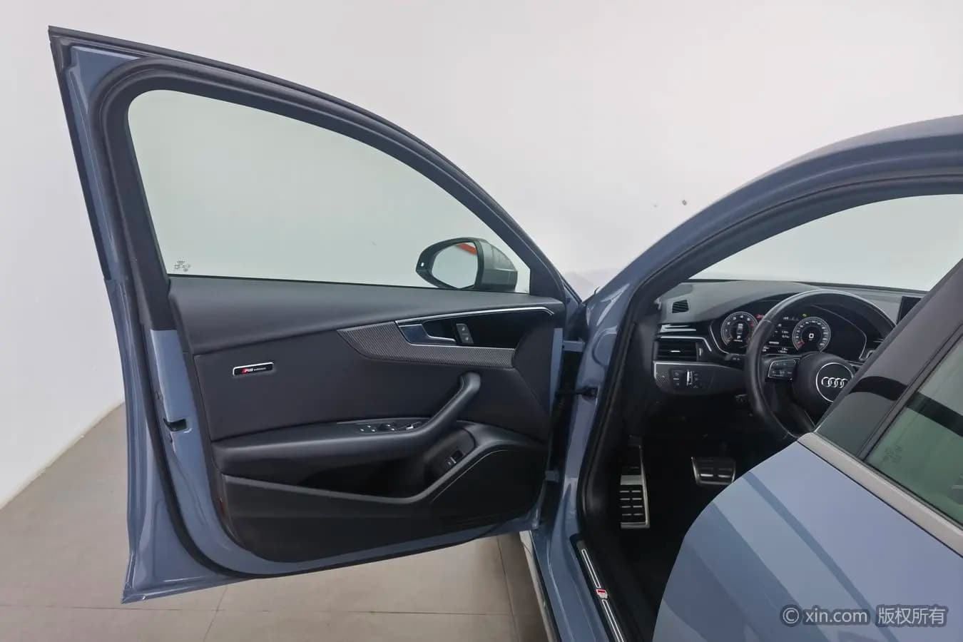 Audi A4L 2022 г. 72139 км. — фото 19