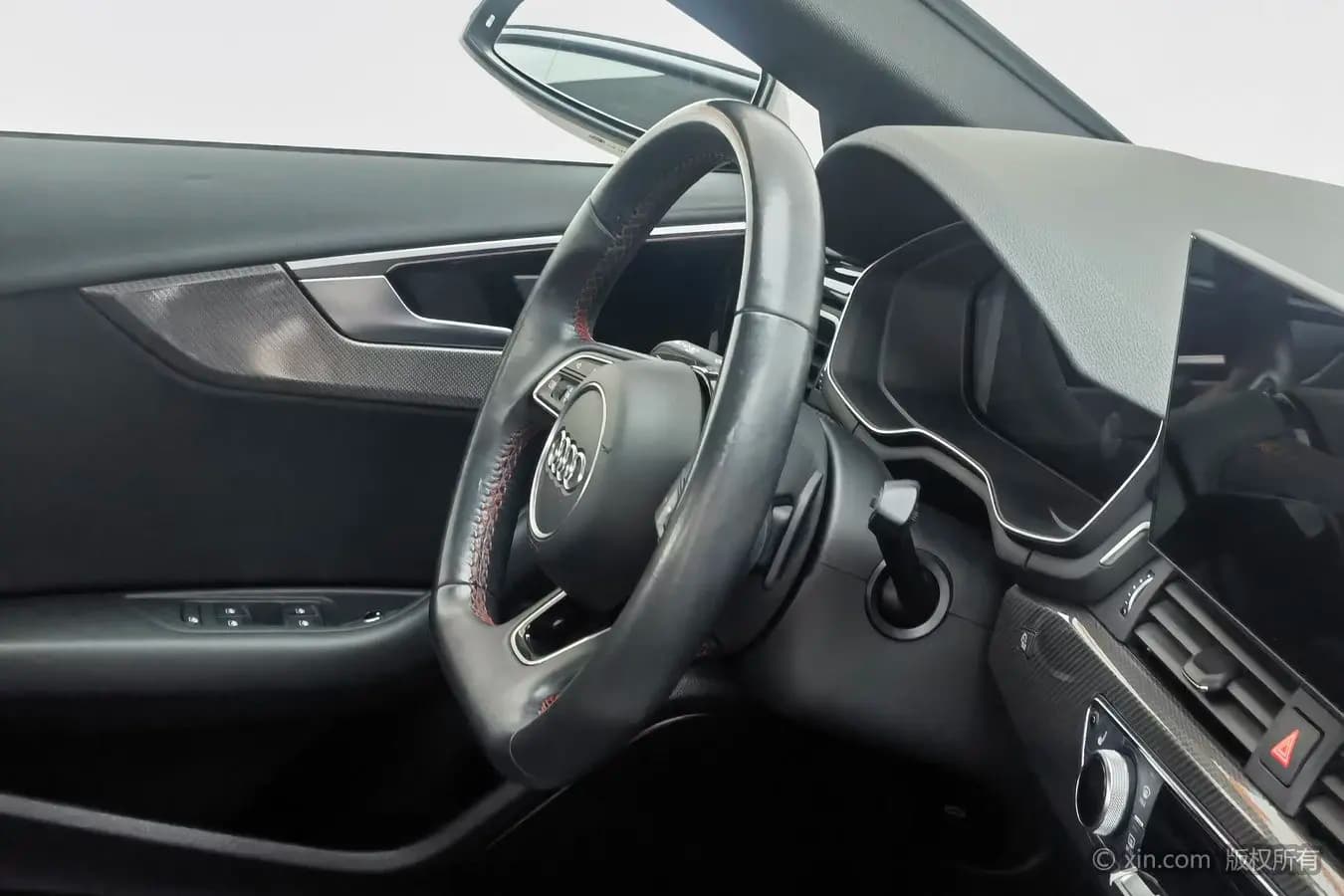 Audi A4L 2022 г. 72139 км. — фото 9