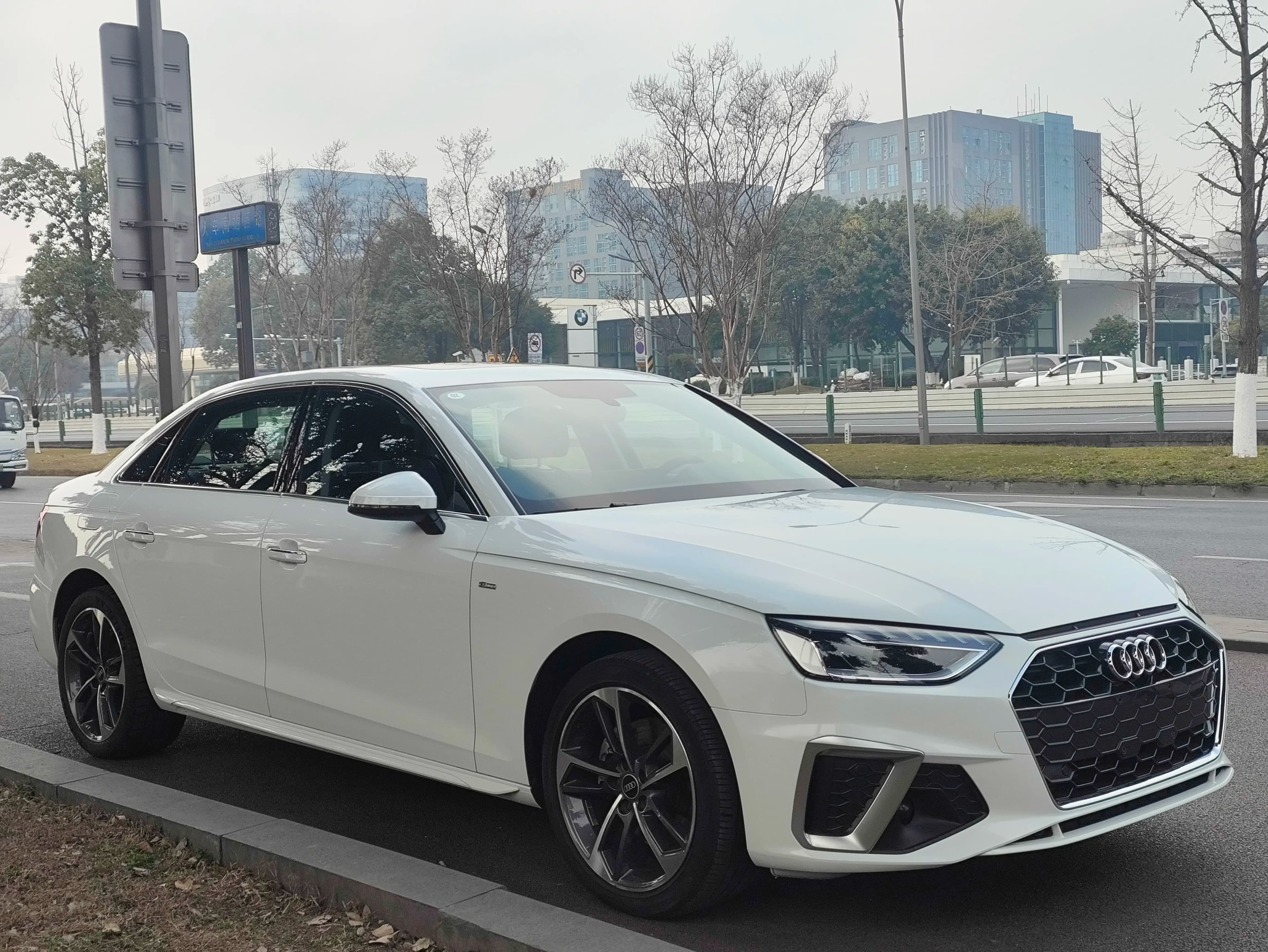 Audi A4L 2023 г. 30035 км. — фото 2