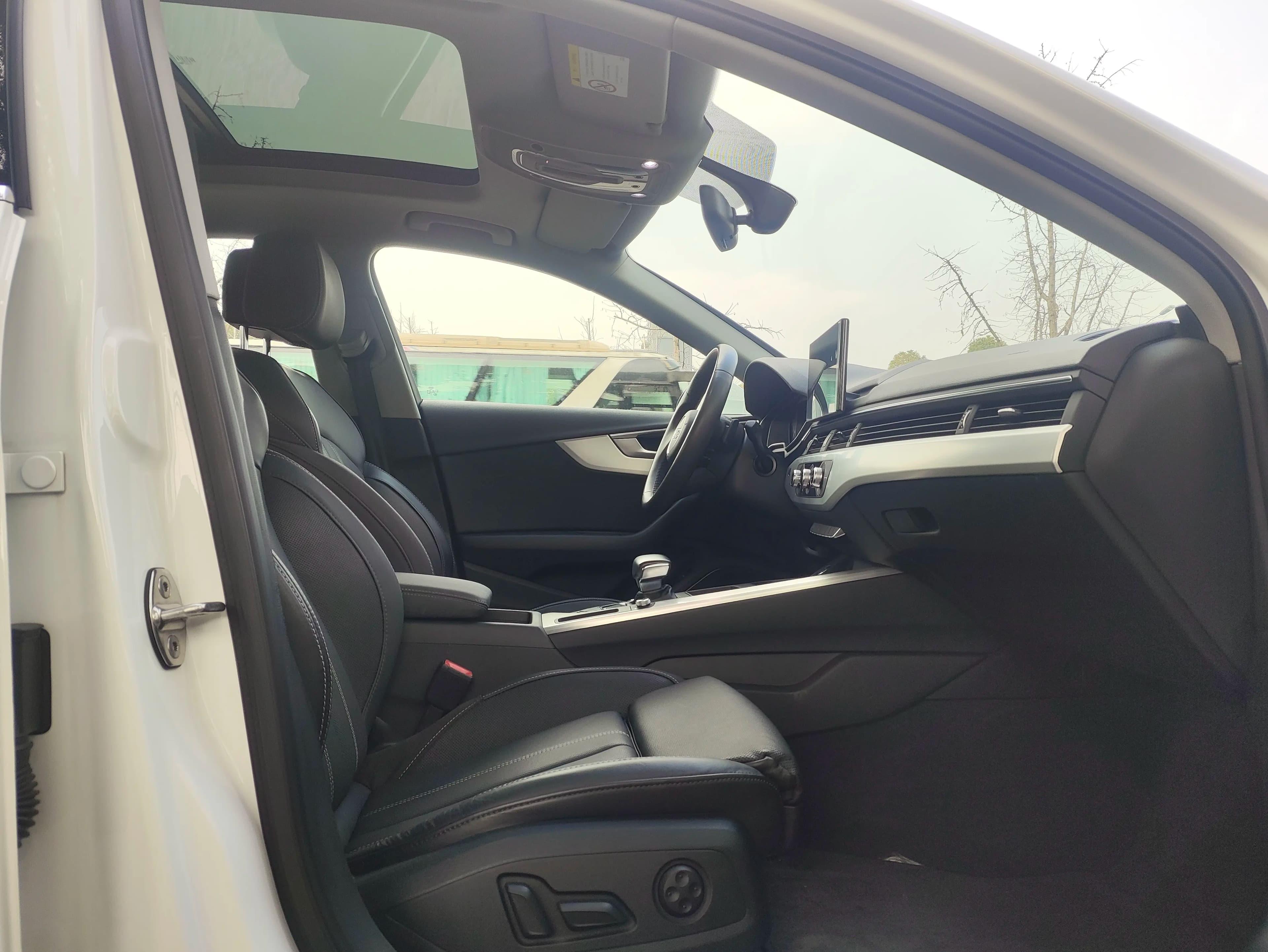 Audi A4L 2023 г. 30035 км. — фото 11