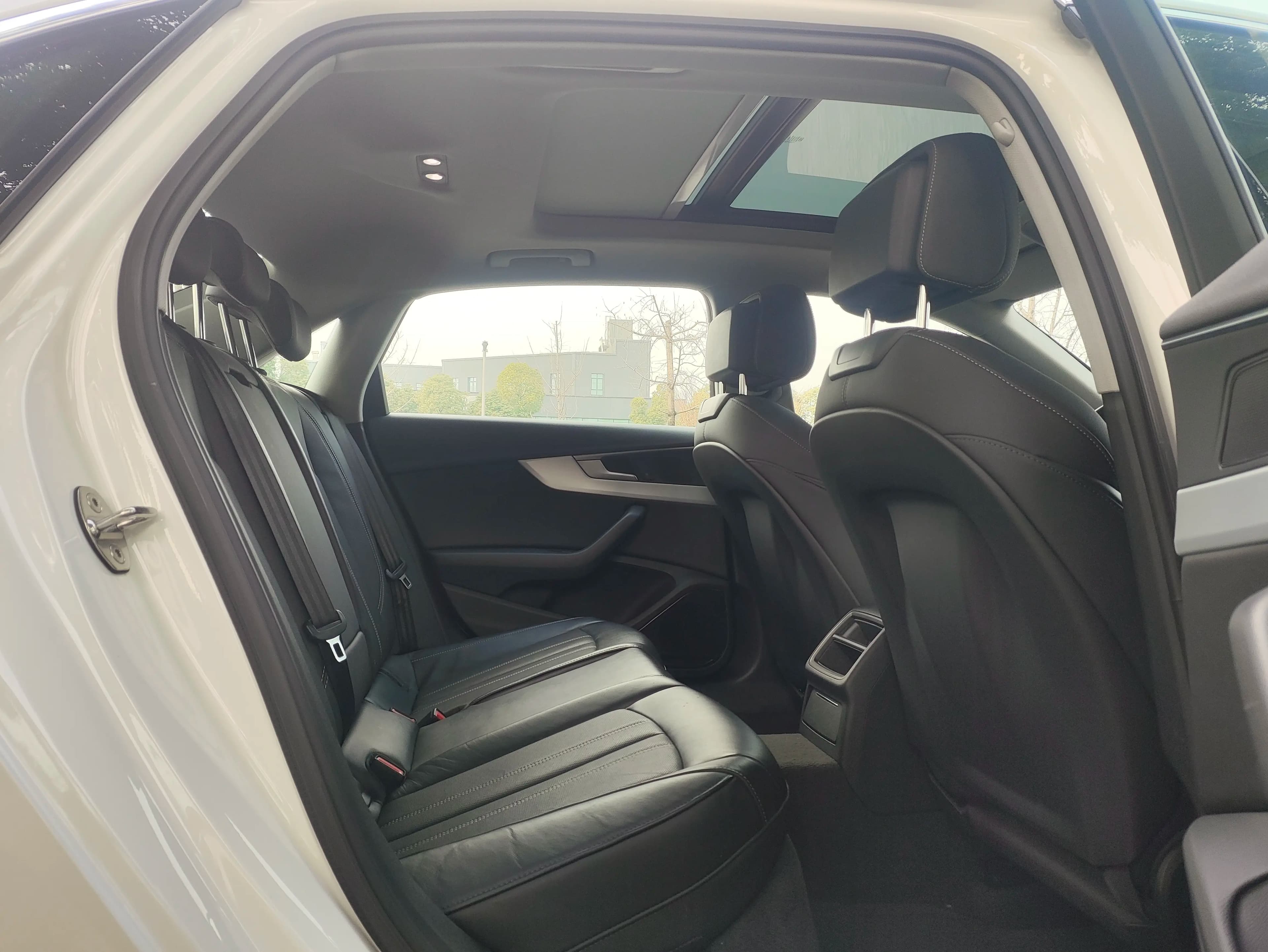 Audi A4L 2023 г. 30035 км. — фото 12