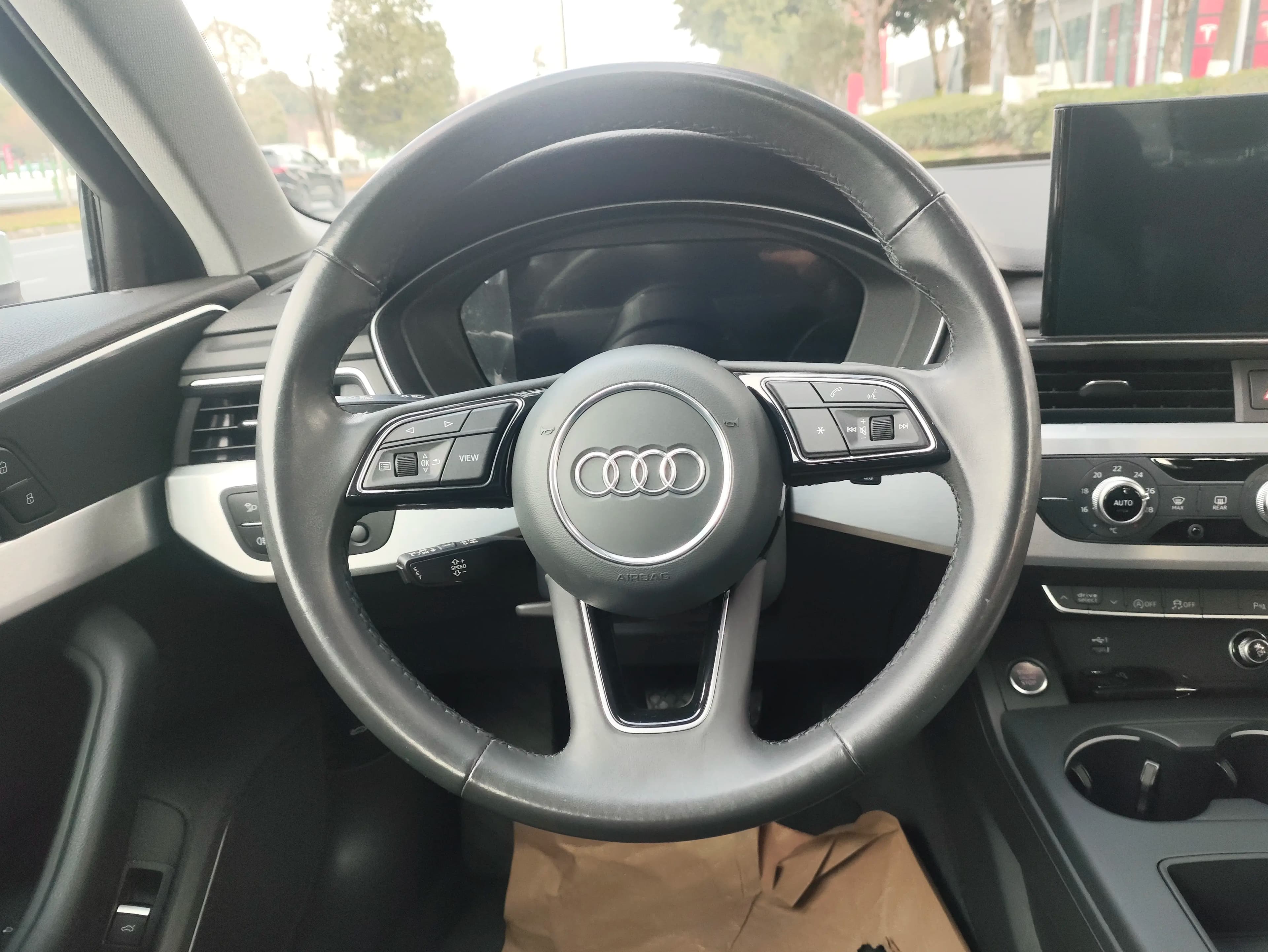 Audi A4L 2023 г. 30035 км. — фото 8
