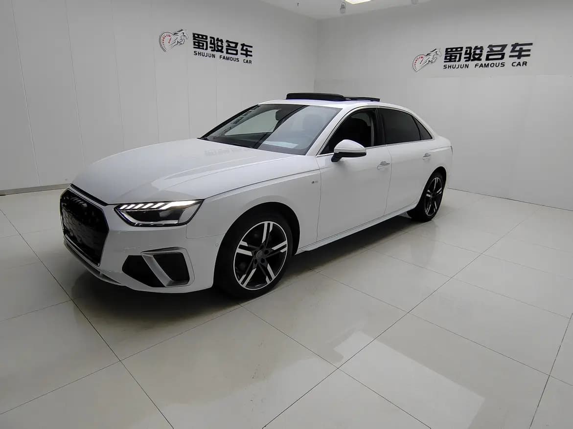 Audi A4L 2021 г. 45709 км.