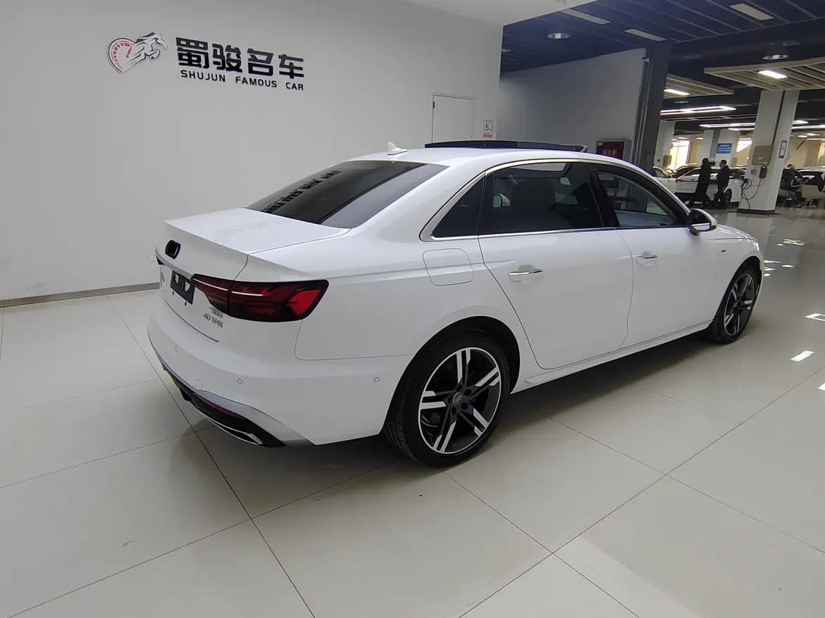 Audi A4L 2021 г. 45709 км. — фото 5