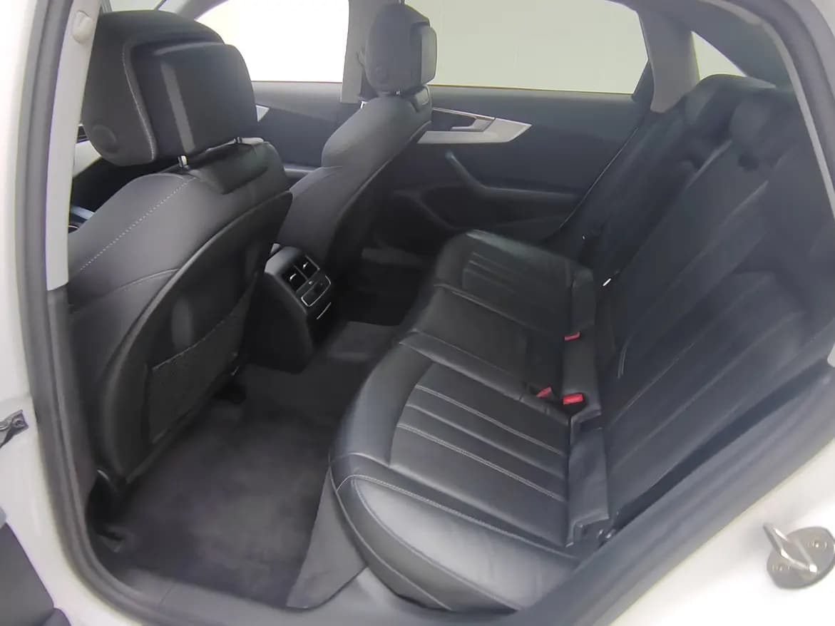 Audi A4L 2021 г. 45709 км. — фото 8