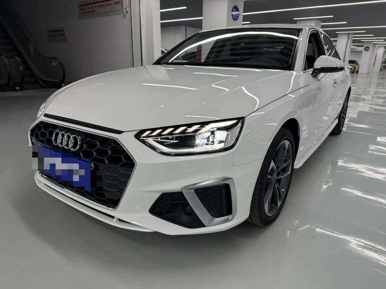 Audi A4L 2024 г. 19135 км.