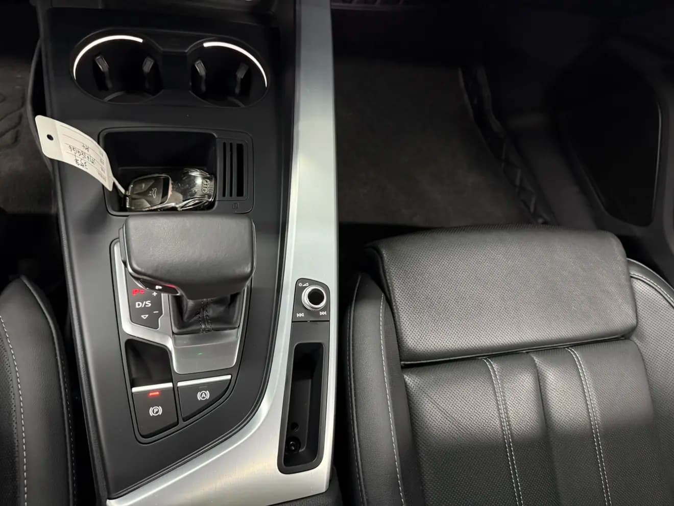 Audi A4L 2024 г. 19135 км. — фото 11