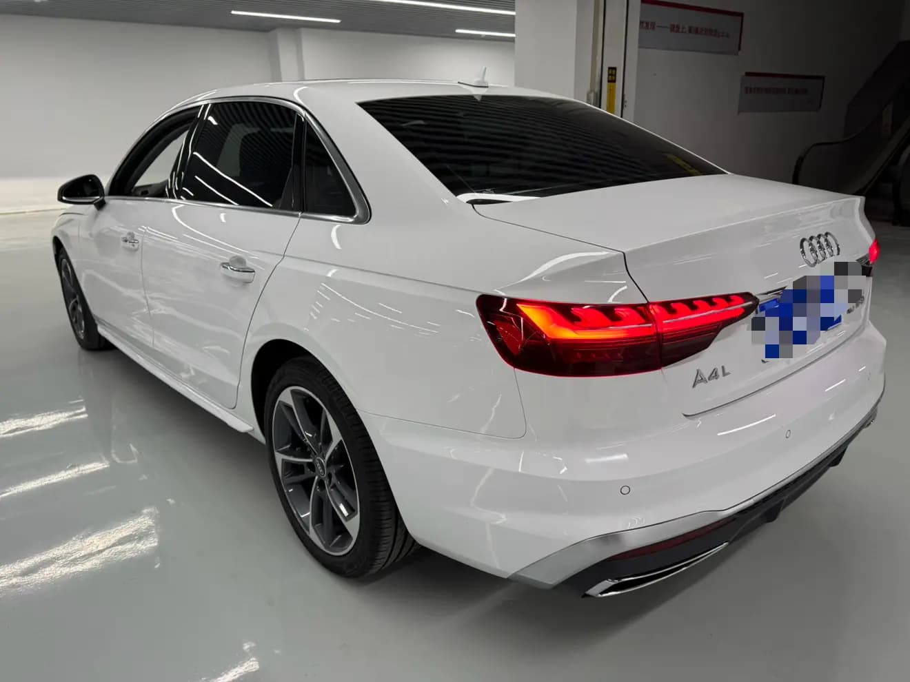 Audi A4L 2024 г. 19135 км. — фото 4