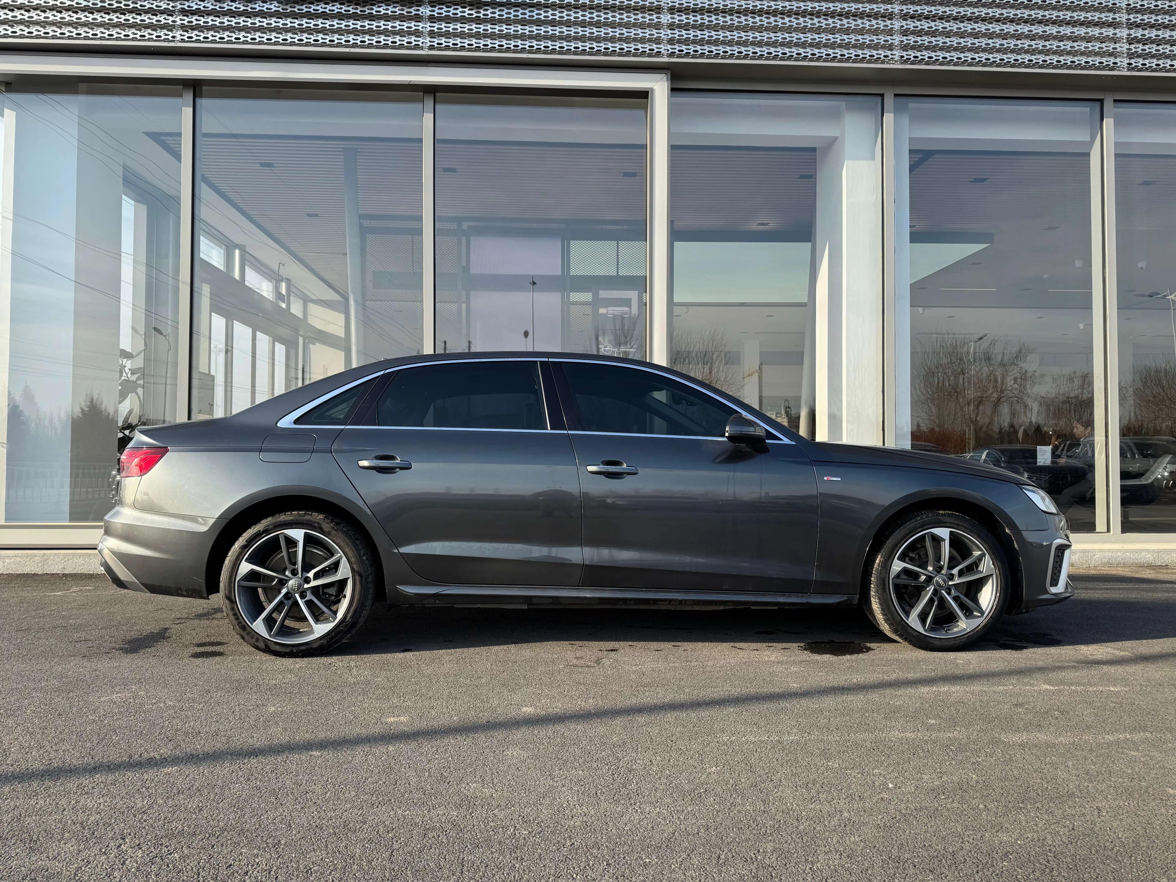 Audi A4L 2021 г. 106849 км. — фото 6