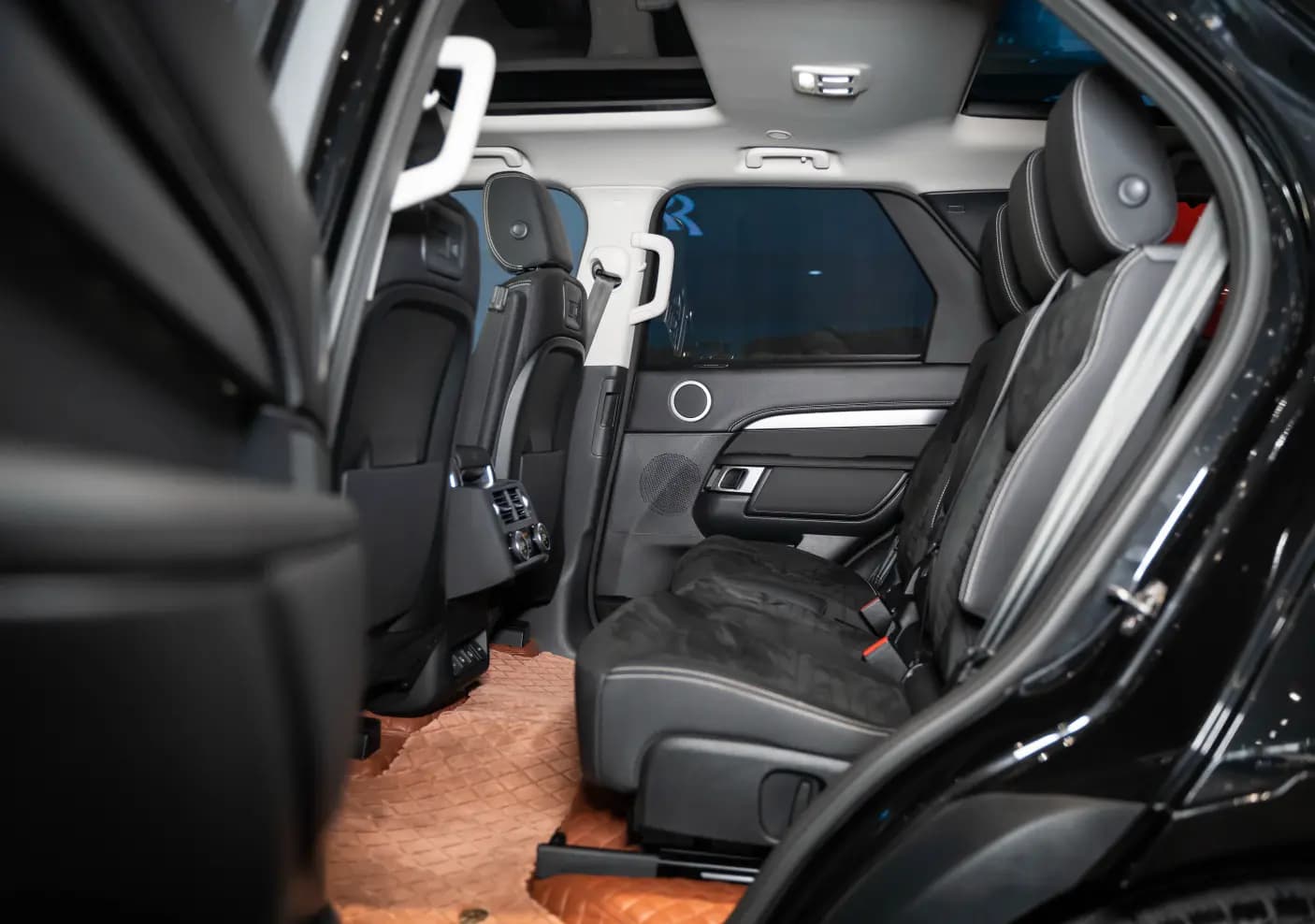 Land Rover Discovery 2021 г. 99149 км. — фото 21