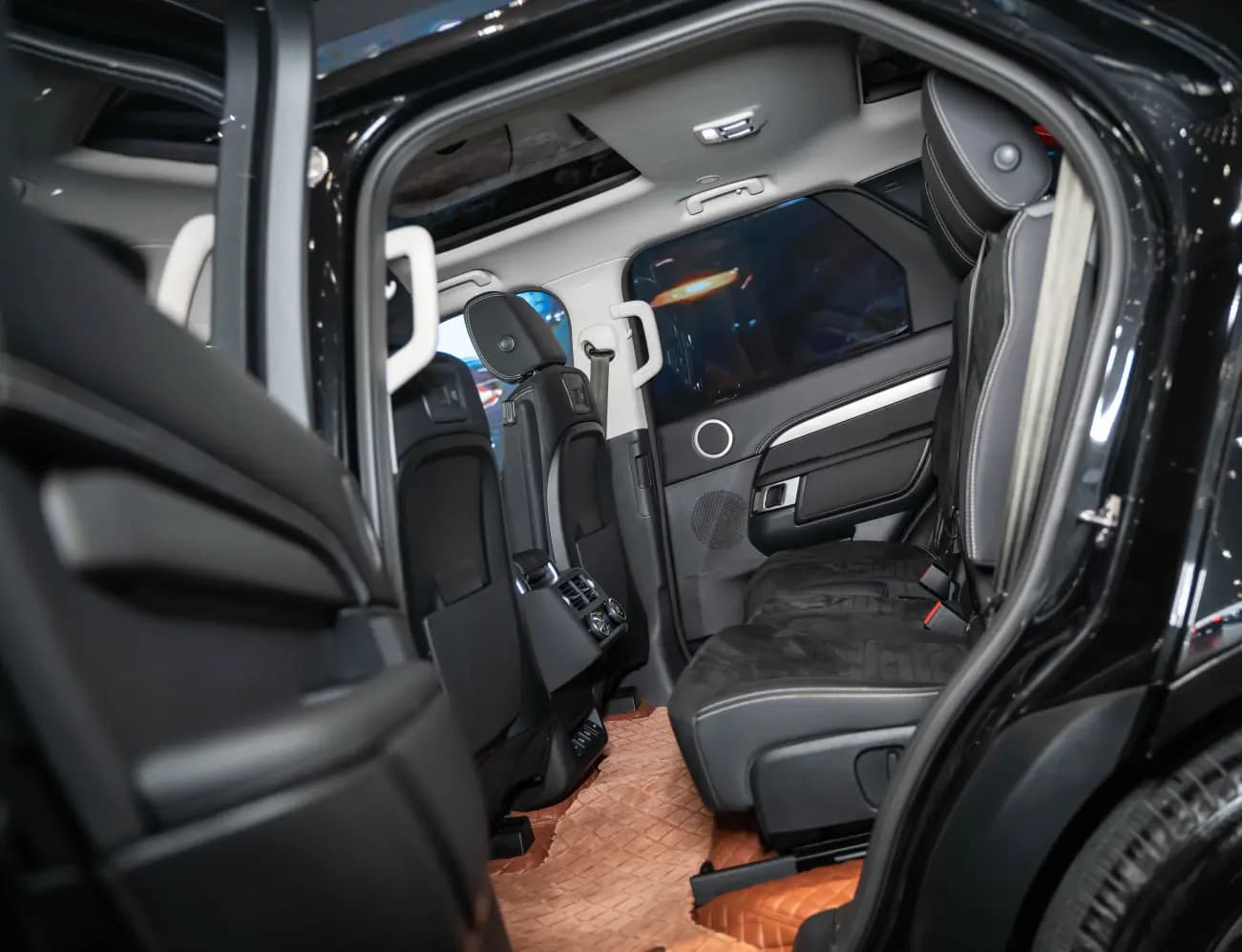 Land Rover Discovery 2021 г. 99149 км. — фото 24