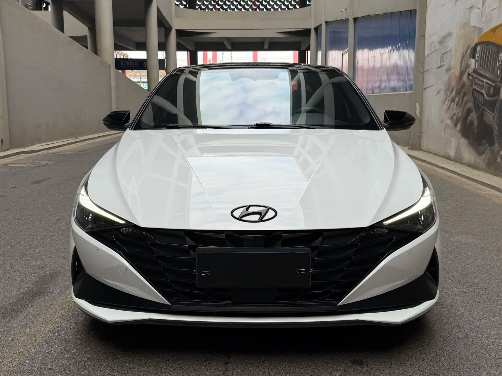 Hyundai Elantra 2023 г. 38022 км. — фото 2
