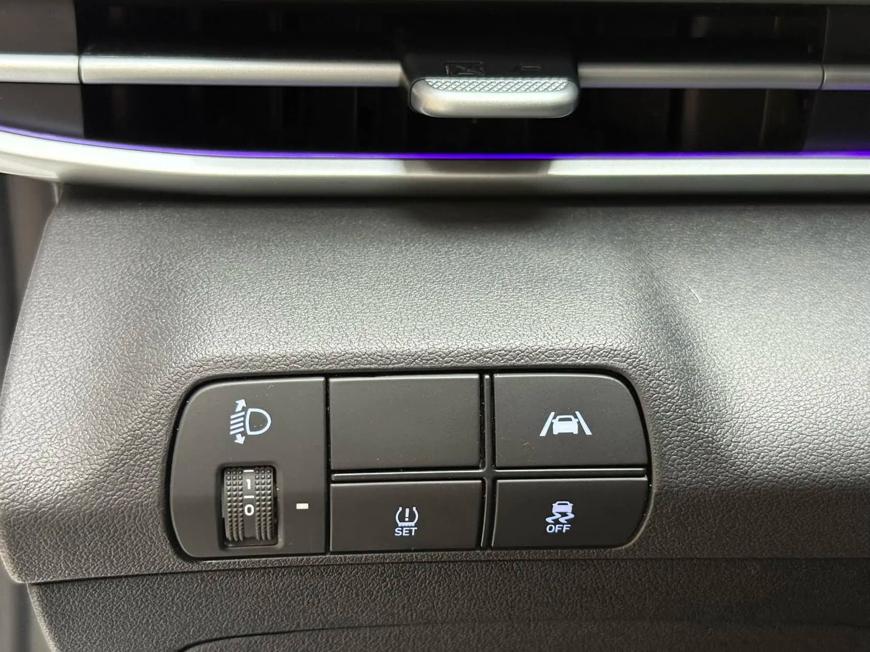 Hyundai Elantra 2023 г. 38022 км. — фото 19
