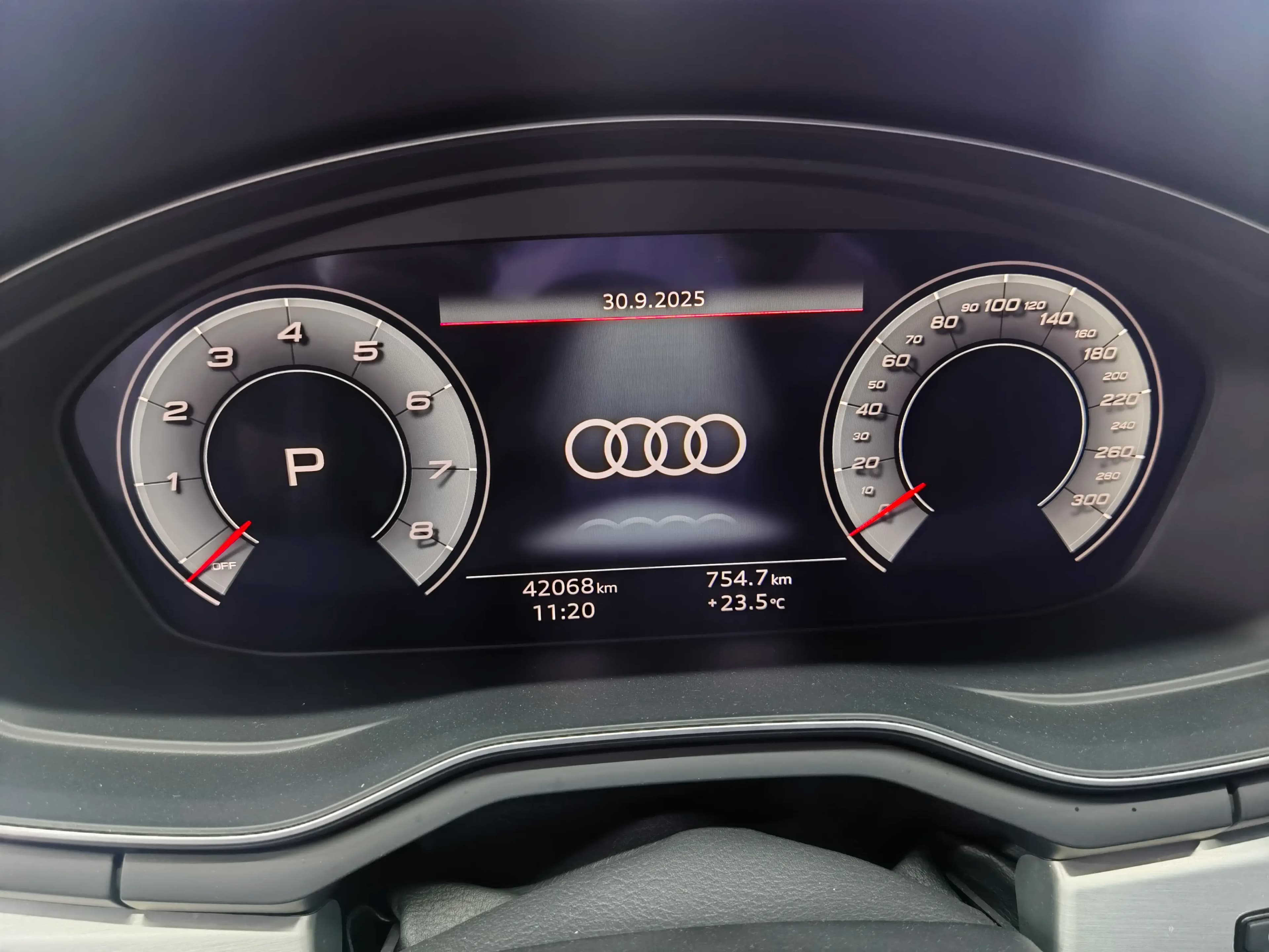 Audi A4L 2021 г. 42129 км. — фото 9