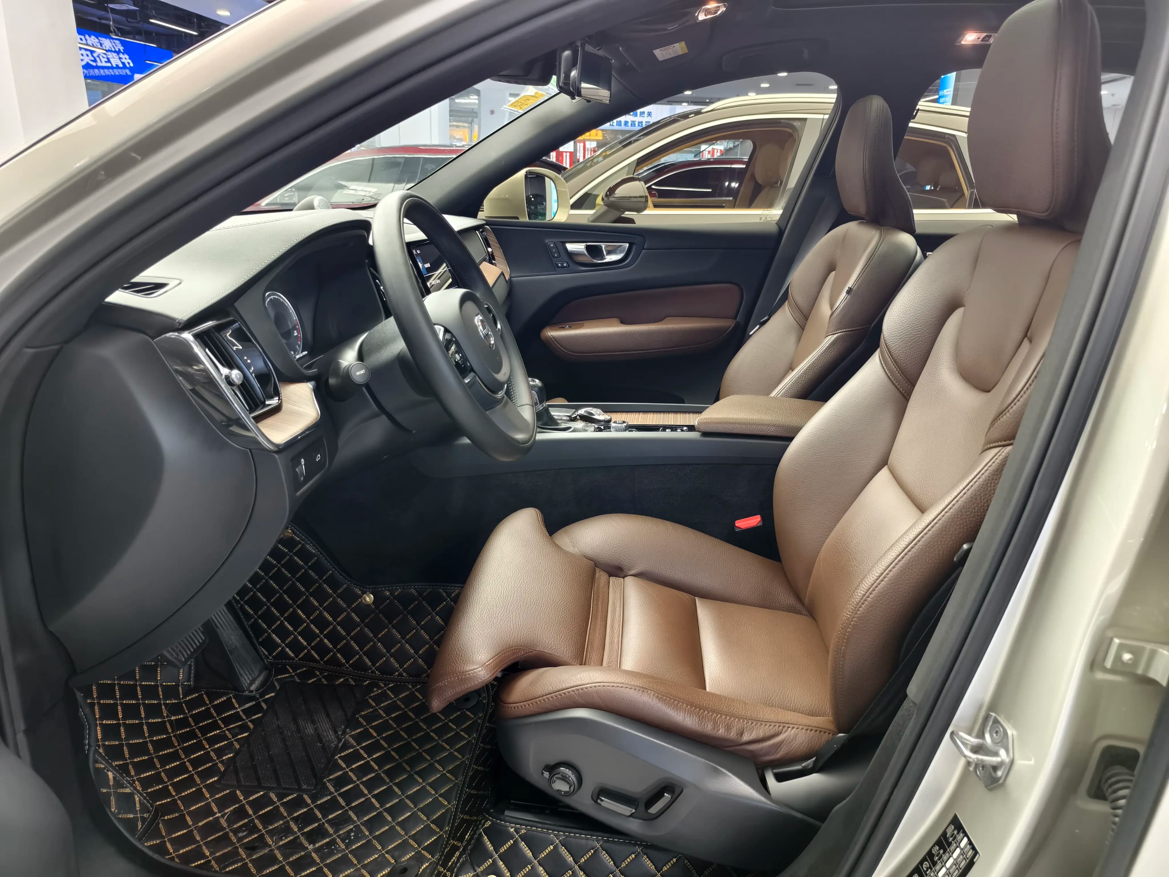 Volvo XC60 2021 г. 38148 км. — фото 14